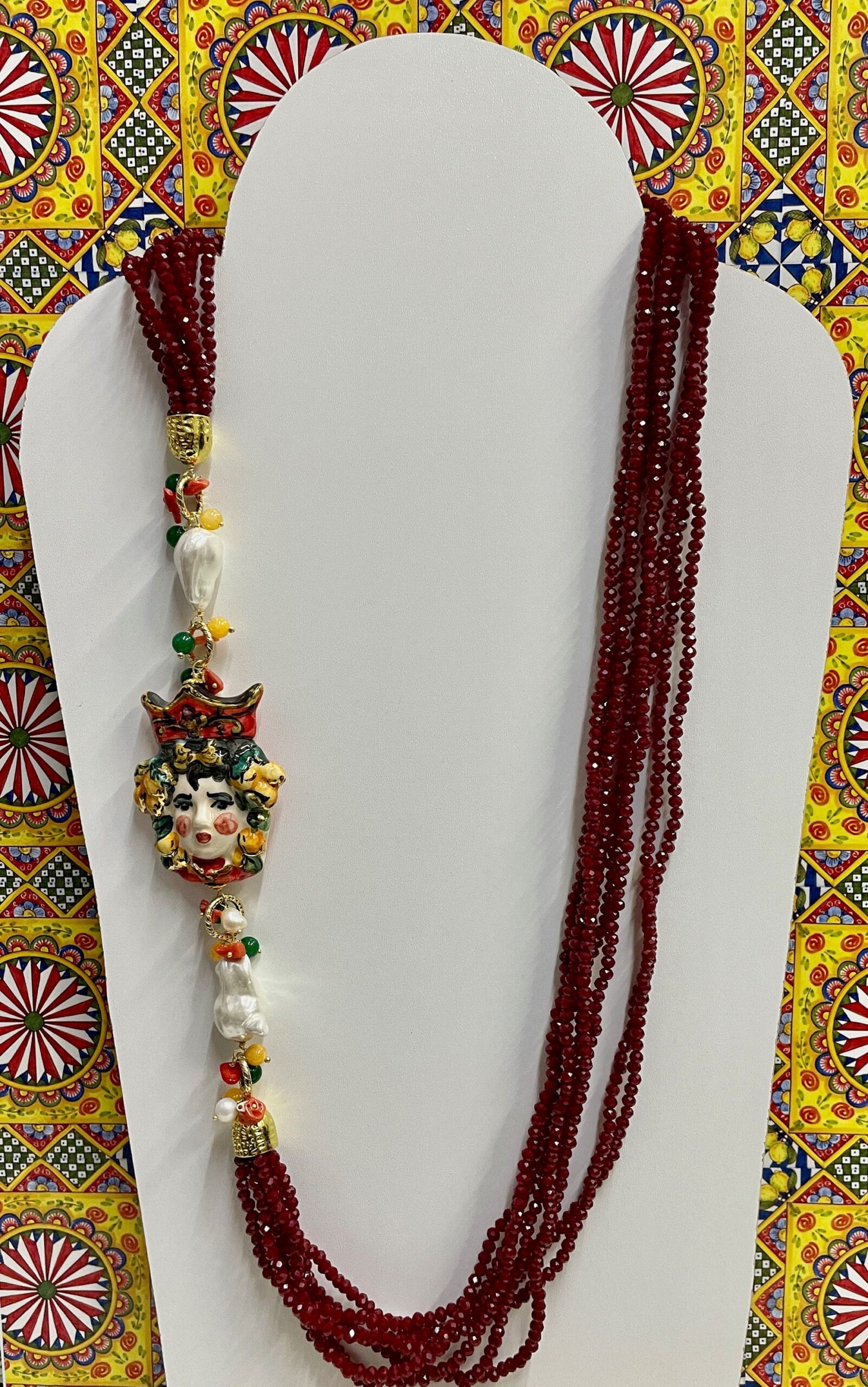 Collana cristalli, collana multifilo, collana rosso bordeaux, testa di moro ceramica di caltagirone. Collane caratteristiche siciliane