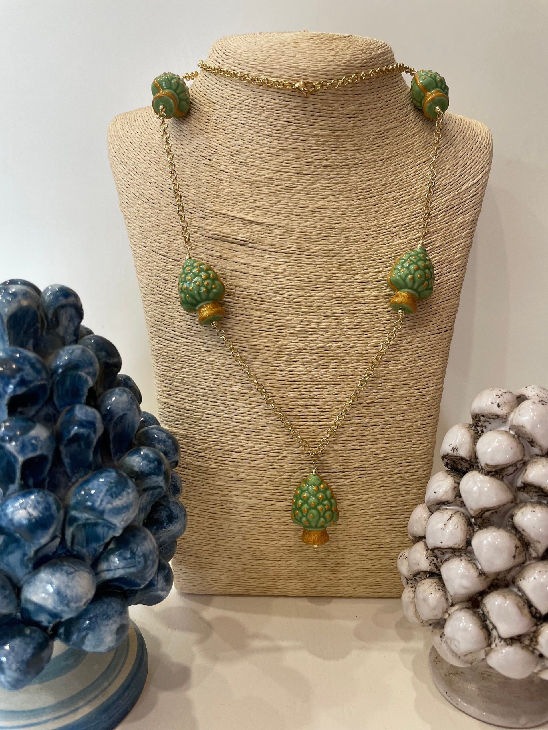 Collana siciliana, catena a maglia rolò e 5 pigne di ceramica di caltagirone verde. regalo per lei. Collane caratteristiche siciliane