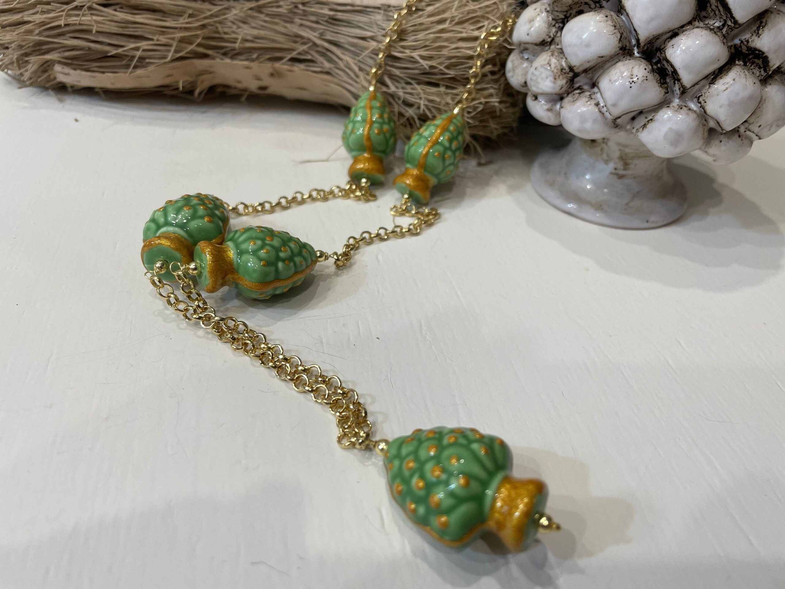 Collana siciliana, catena a maglia rolò e 5 pigne di ceramica di caltagirone verde. regalo per lei. Collane caratteristiche siciliane