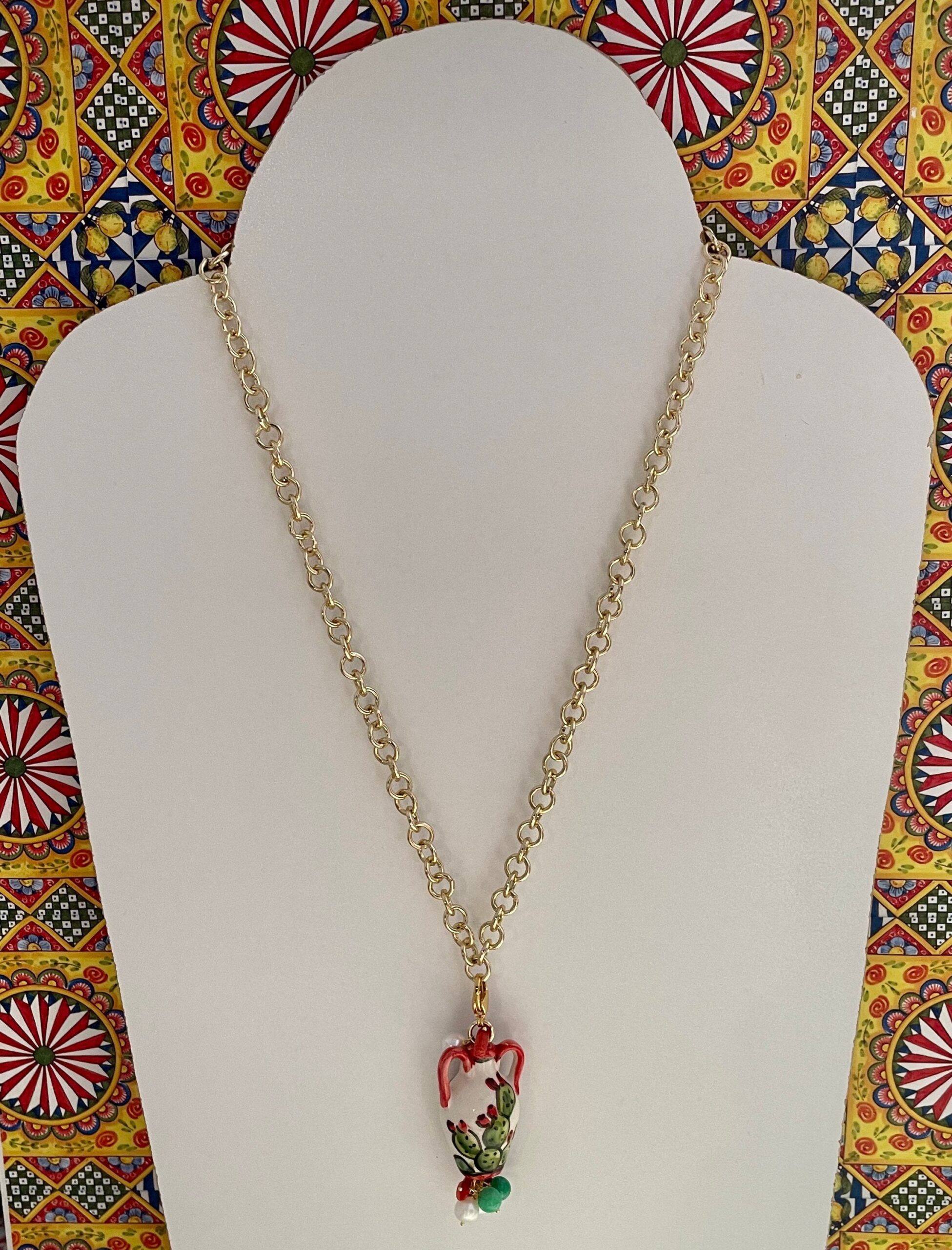 Collana con ciondolo giara di sicilia in ceramica di caltagirone, perle di fiume, agata verde e corallo. catena alluminio, collana ragazza. Collane caratteristiche siciliane
