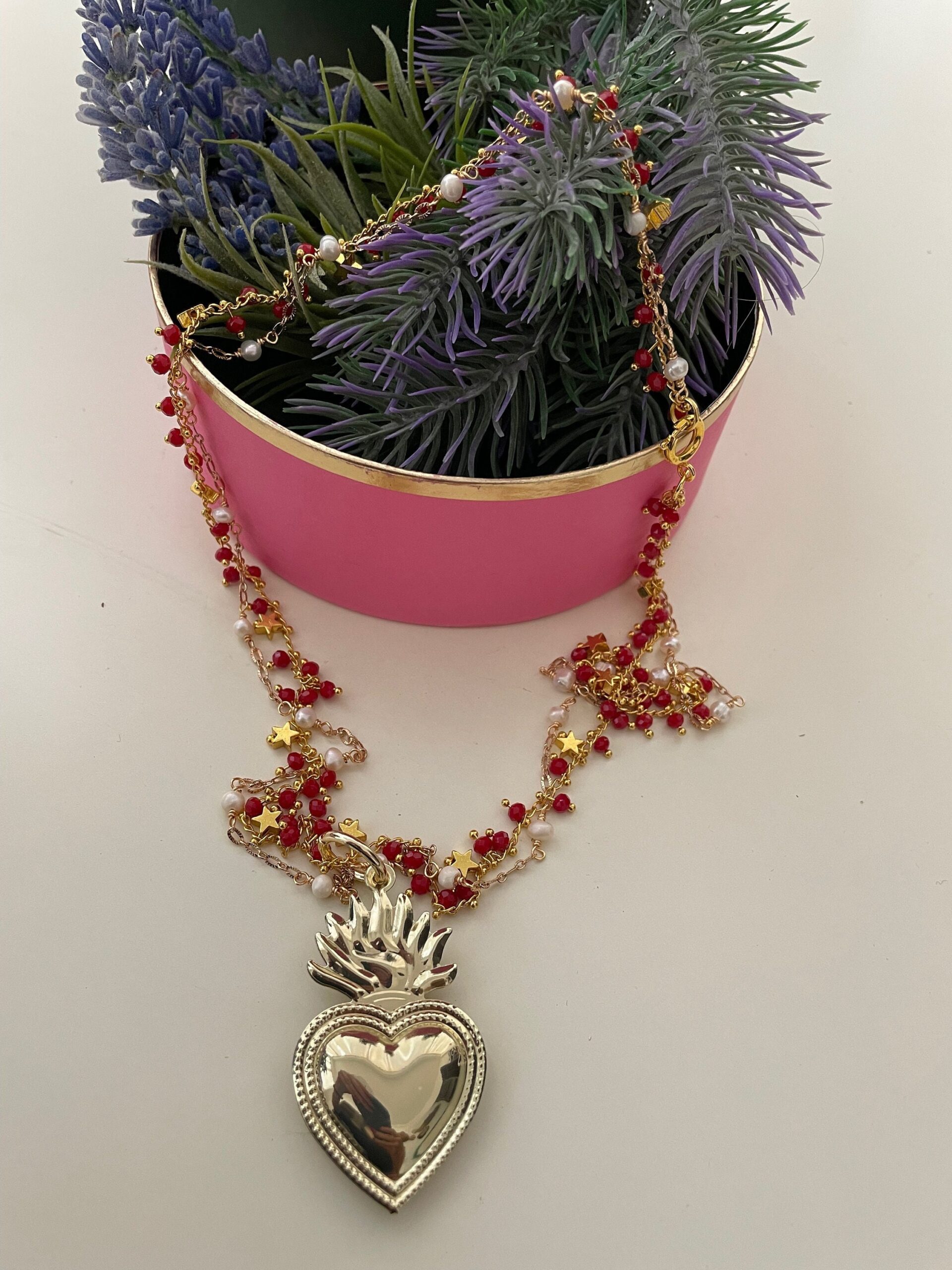 Collana doppio filo, catena tipo rosario e ciondolo cuore. agata rossa e perle. Collane caratteristiche siciliane