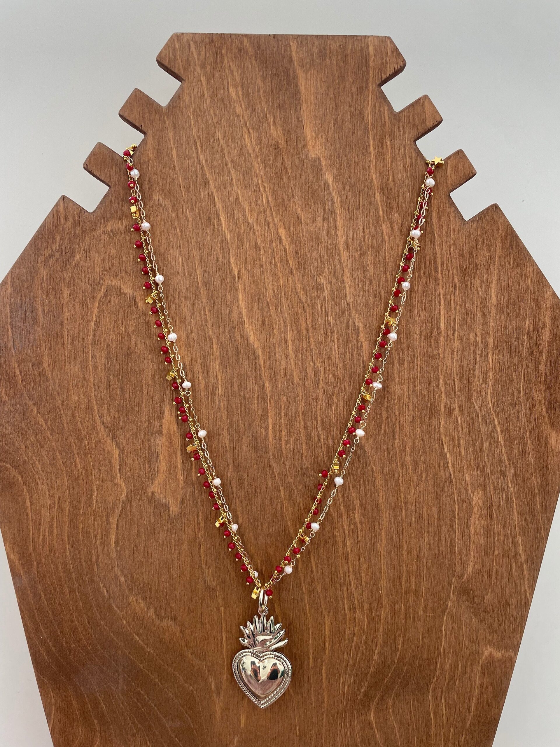 Collana doppio filo, catena tipo rosario e ciondolo cuore. agata rossa e perle. Collane caratteristiche siciliane