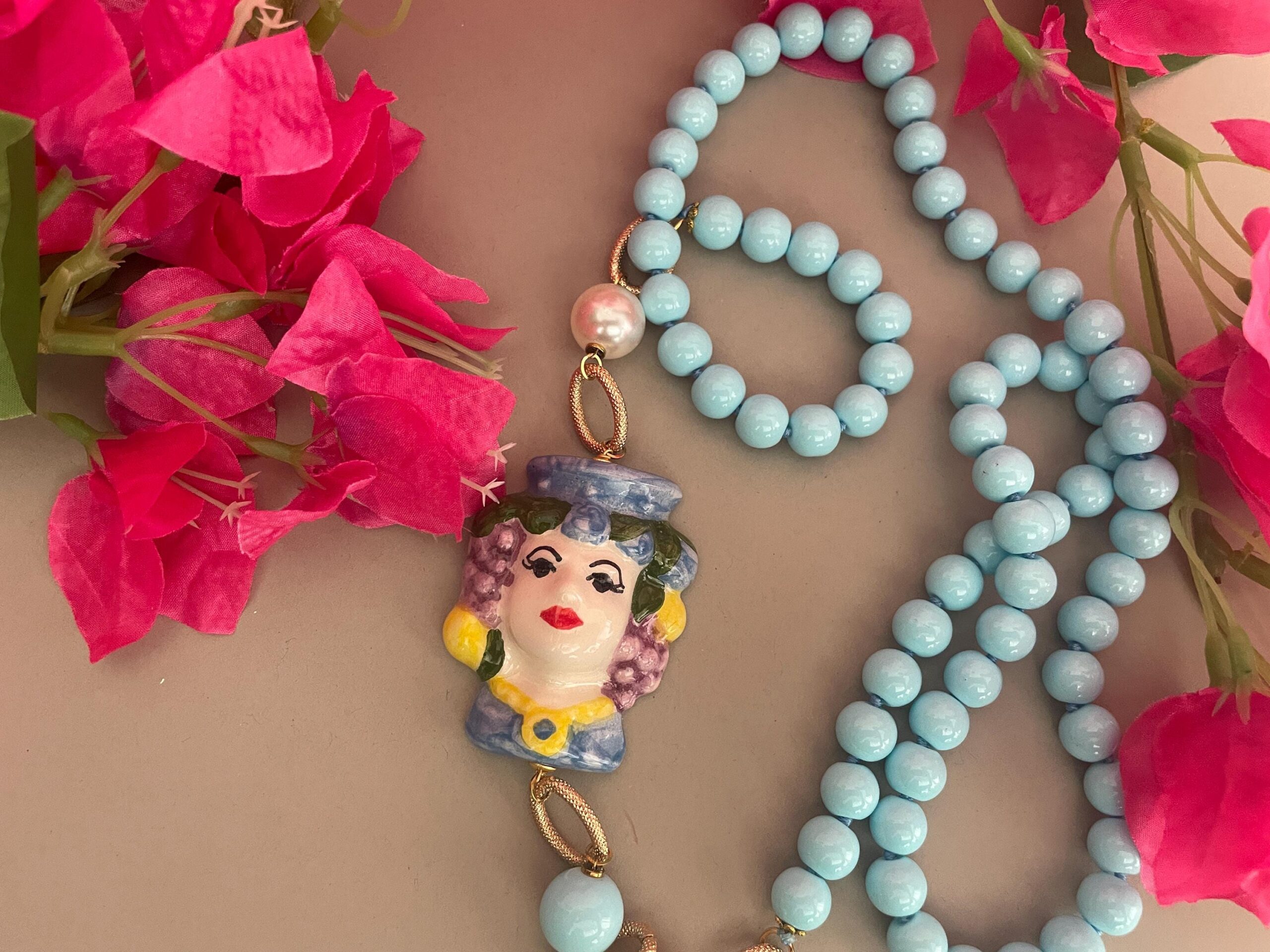 Collana siciliana artigianale turchese annodata a mano con Testa di Moro di Caltagirone. Collane caratteristiche siciliane