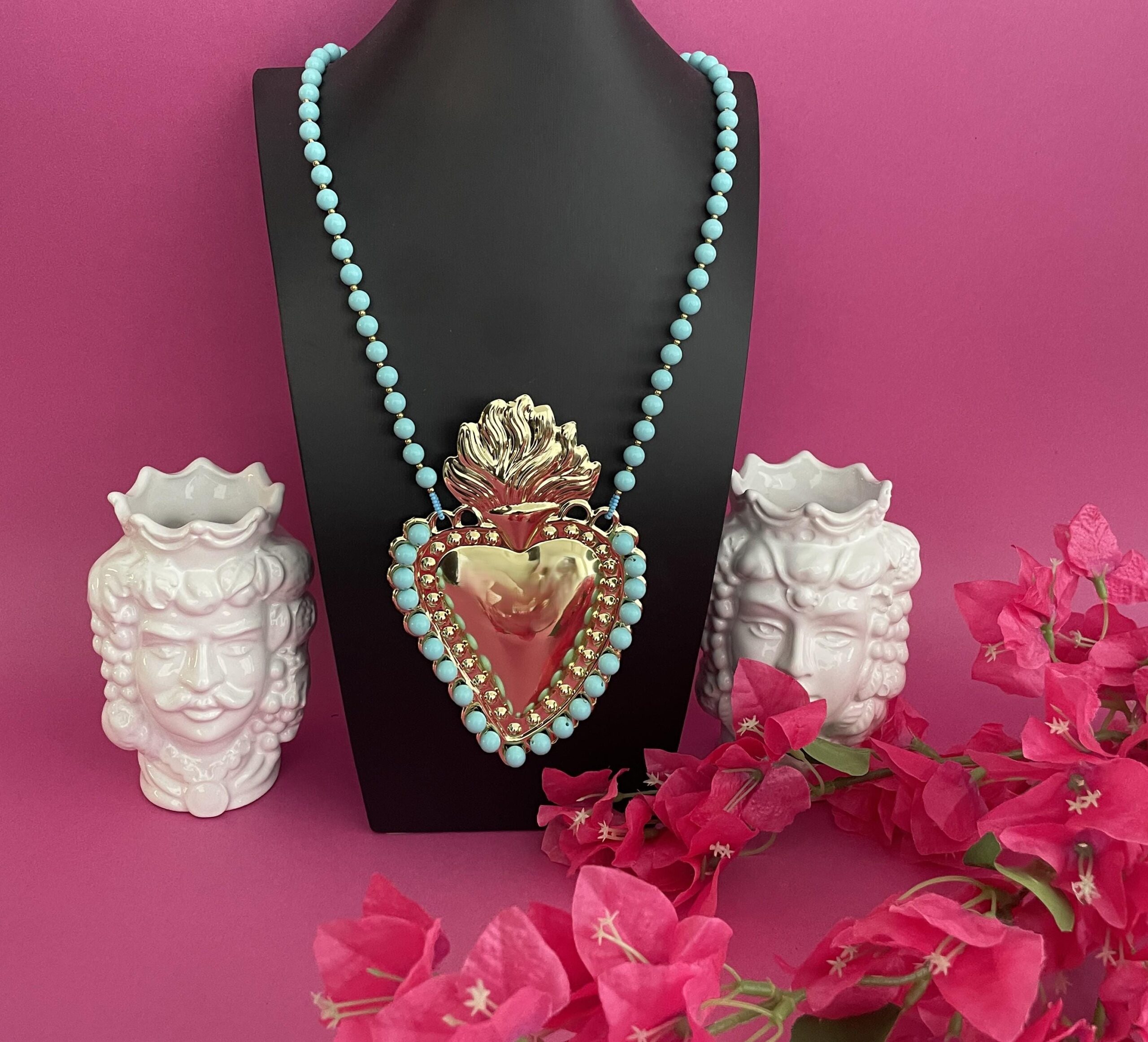 Collana maxi con filo di perle e Cuore sacro XXXL, collana con maxi Cuore e perle, collana vistosa, in vari colori. Collane caratteristiche siciliane