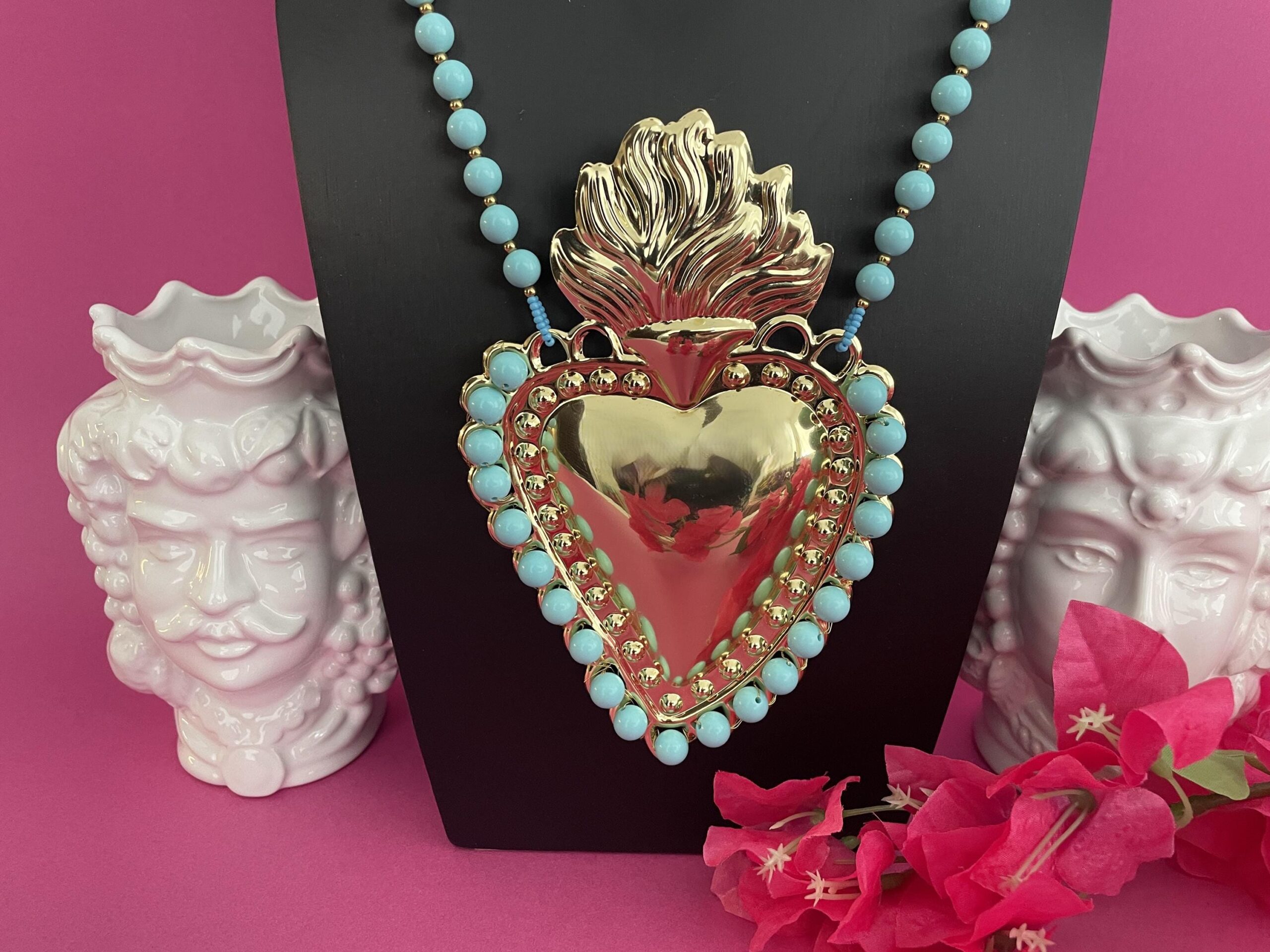 Collana maxi con filo di perle e Cuore sacro XXXL, collana con maxi Cuore e perle, collana vistosa, in vari colori. Collane caratteristiche siciliane