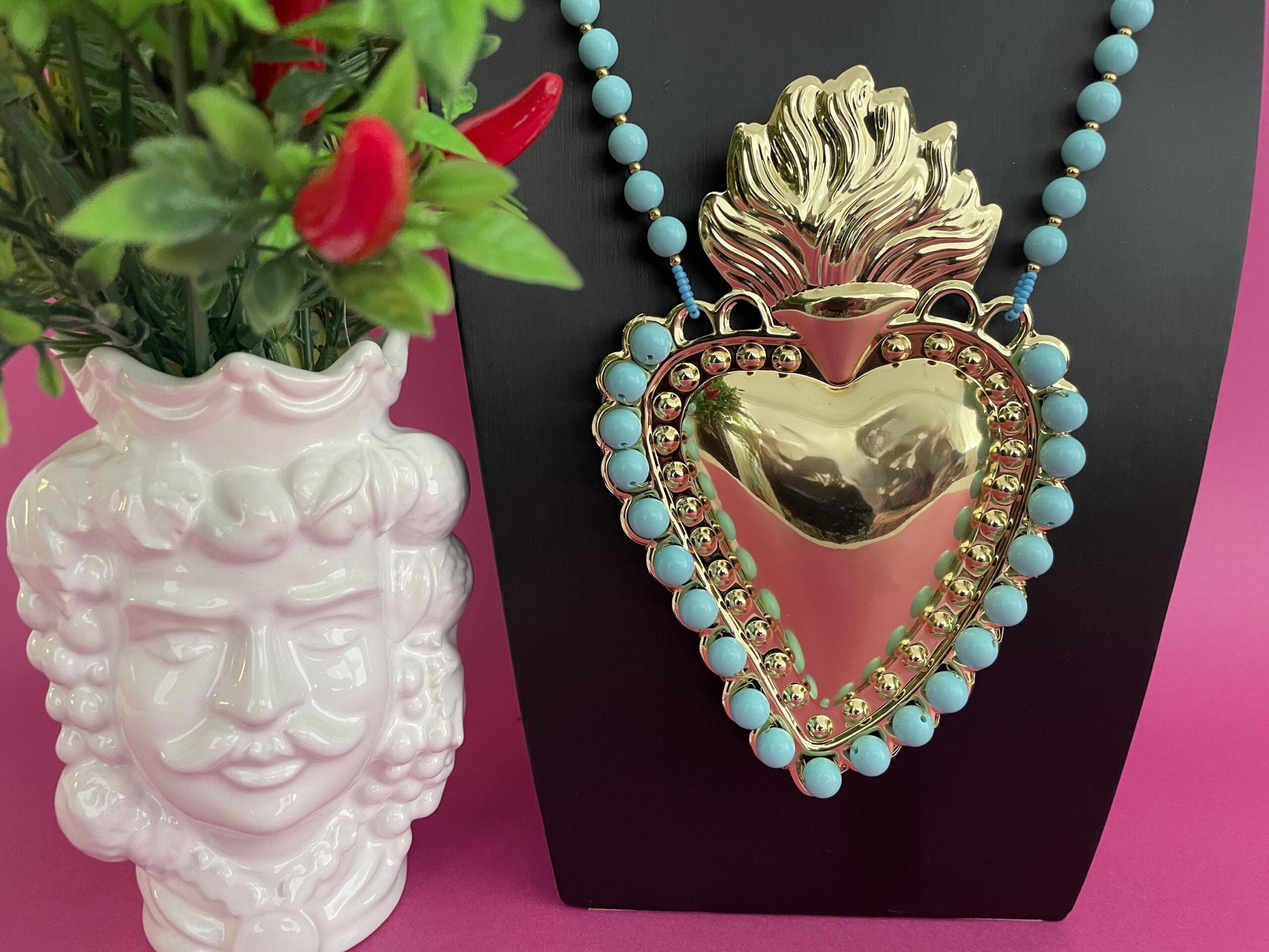 Collana maxi con filo di perle e Cuore sacro XXXL, collana con maxi Cuore e perle, collana vistosa, in vari colori. Collane caratteristiche siciliane