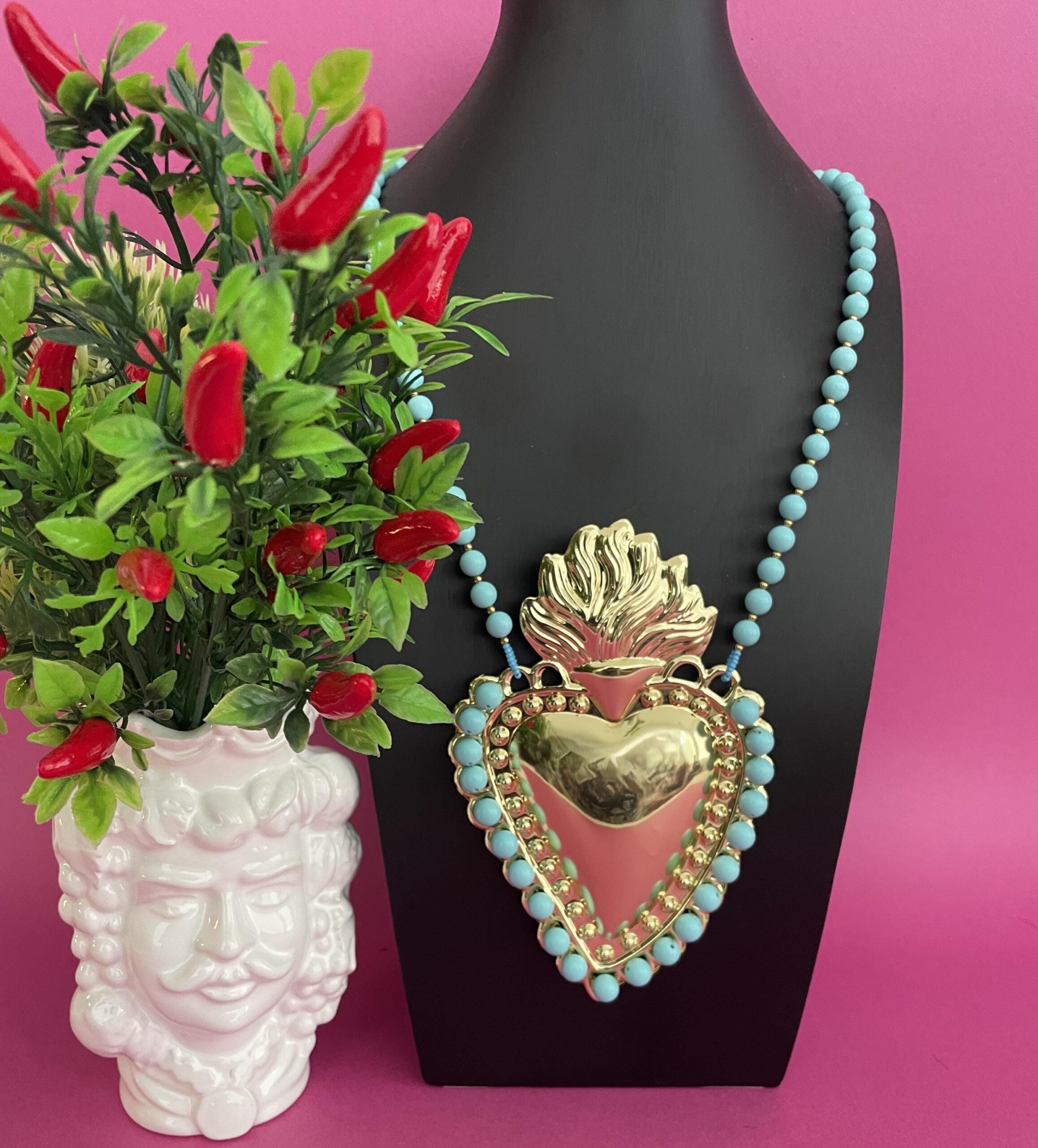 Collana maxi con filo di perle e Cuore sacro XXXL, collana con maxi Cuore e perle, collana vistosa, in vari colori. Collane caratteristiche siciliane