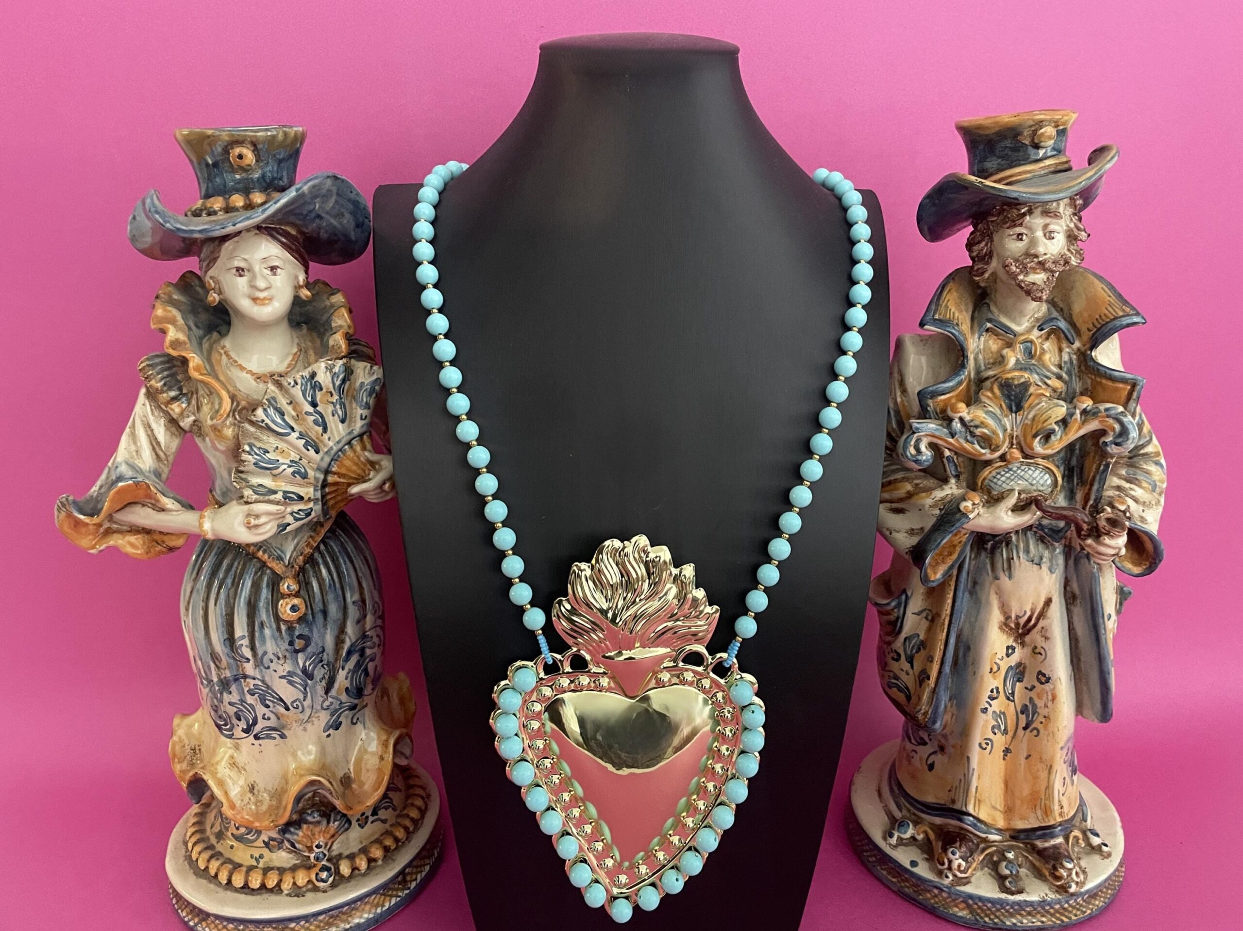 Collana maxi con filo di perle e Cuore sacro XXXL, collana con maxi Cuore e perle, collana vistosa, in vari colori. Collane caratteristiche siciliane