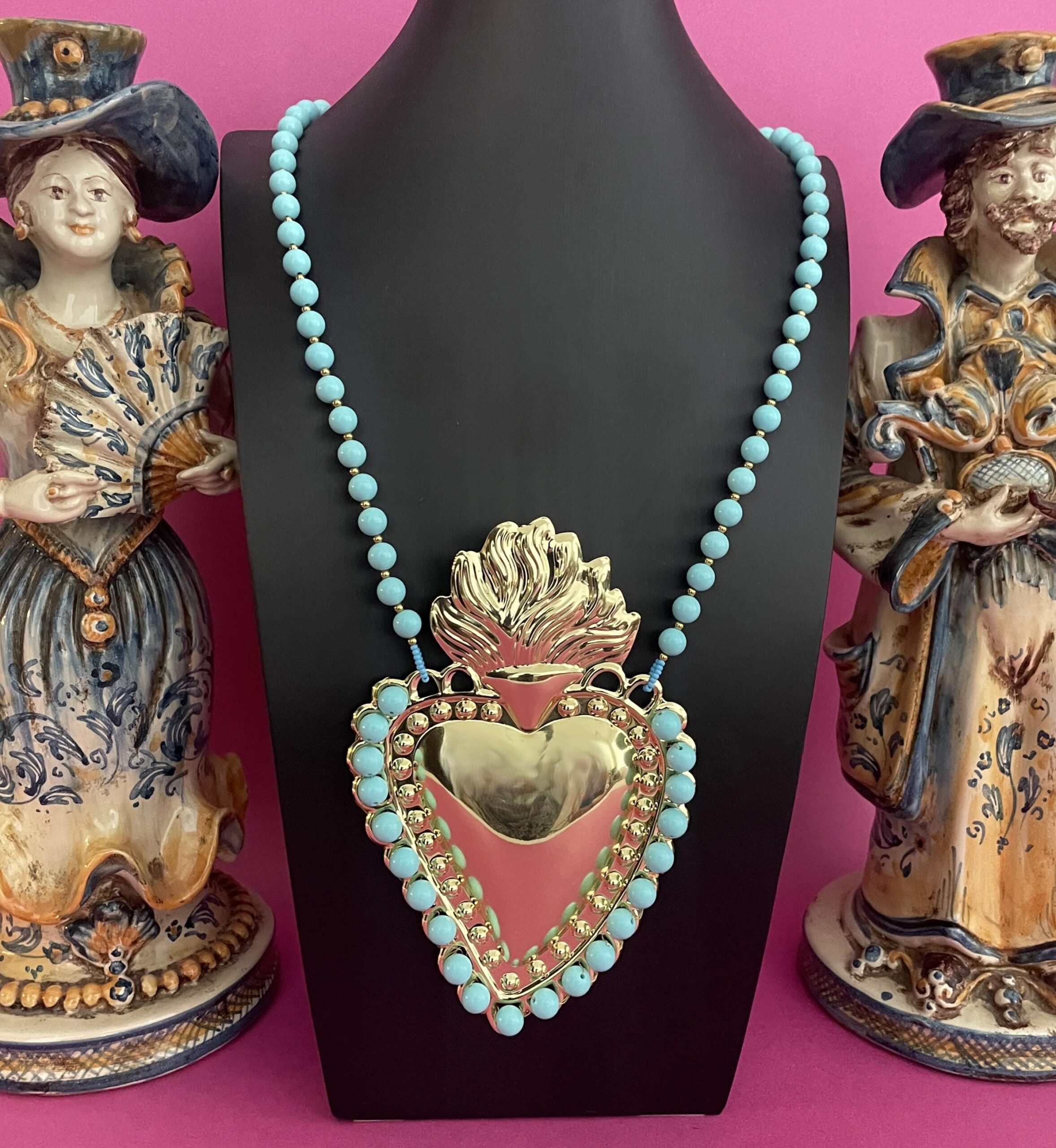 Collana maxi con filo di perle e Cuore sacro XXXL, collana con maxi Cuore e perle, collana vistosa, in vari colori. Collane caratteristiche siciliane