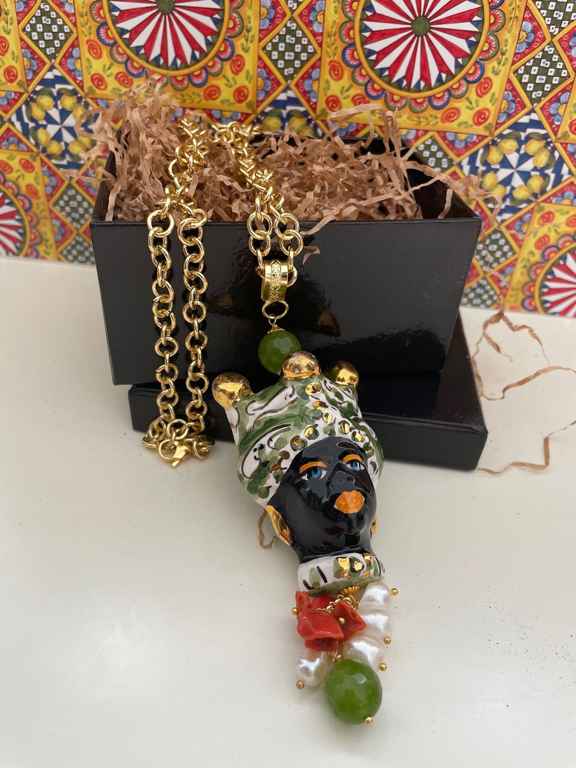 Collana con ciondolo lungo in ceramica di caltagirone, testa di moro, catena anallergica. Collane caratteristiche siciliane