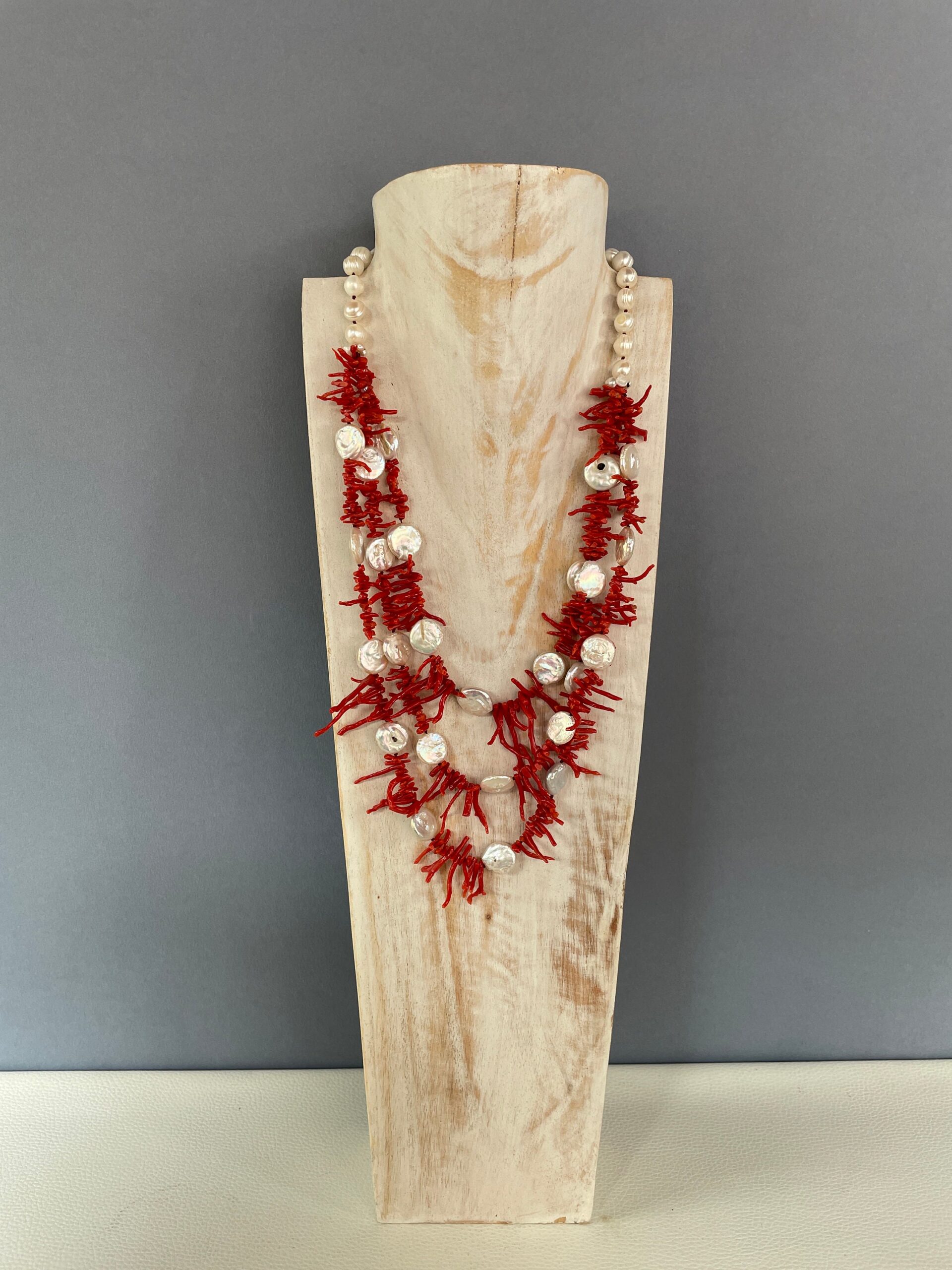 Splendida collana con perle barocche, rami di Corallo autentico e perle a moneta naturali, collana importante, regalo per lei. Collane caratteristiche siciliane