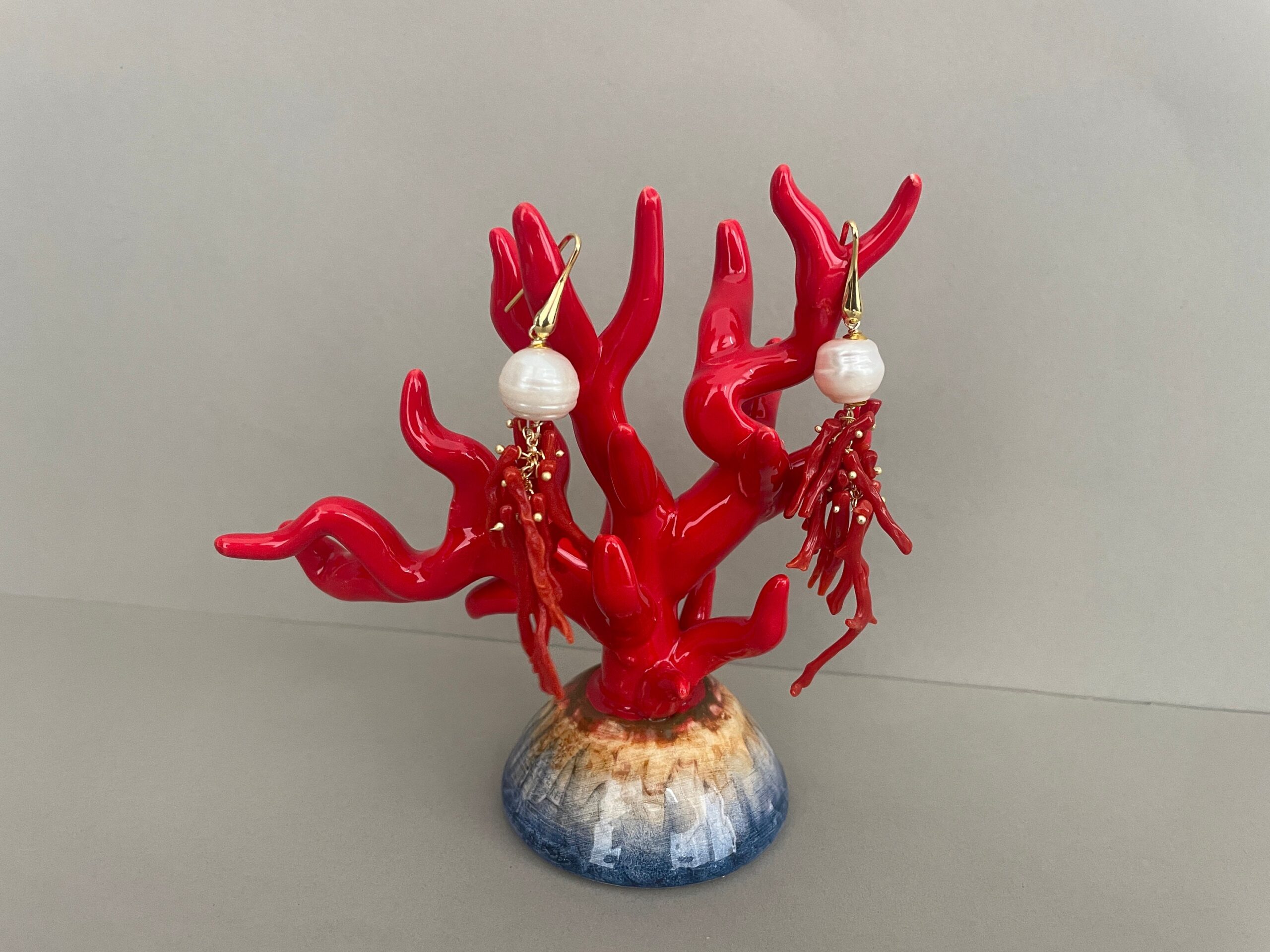 Orecchini argento 925, grappolo rami di corallo autentico del Mediterraneo, perla barocca, orecchini siciliani, regalo per lei. Corallo del Mediterraneo