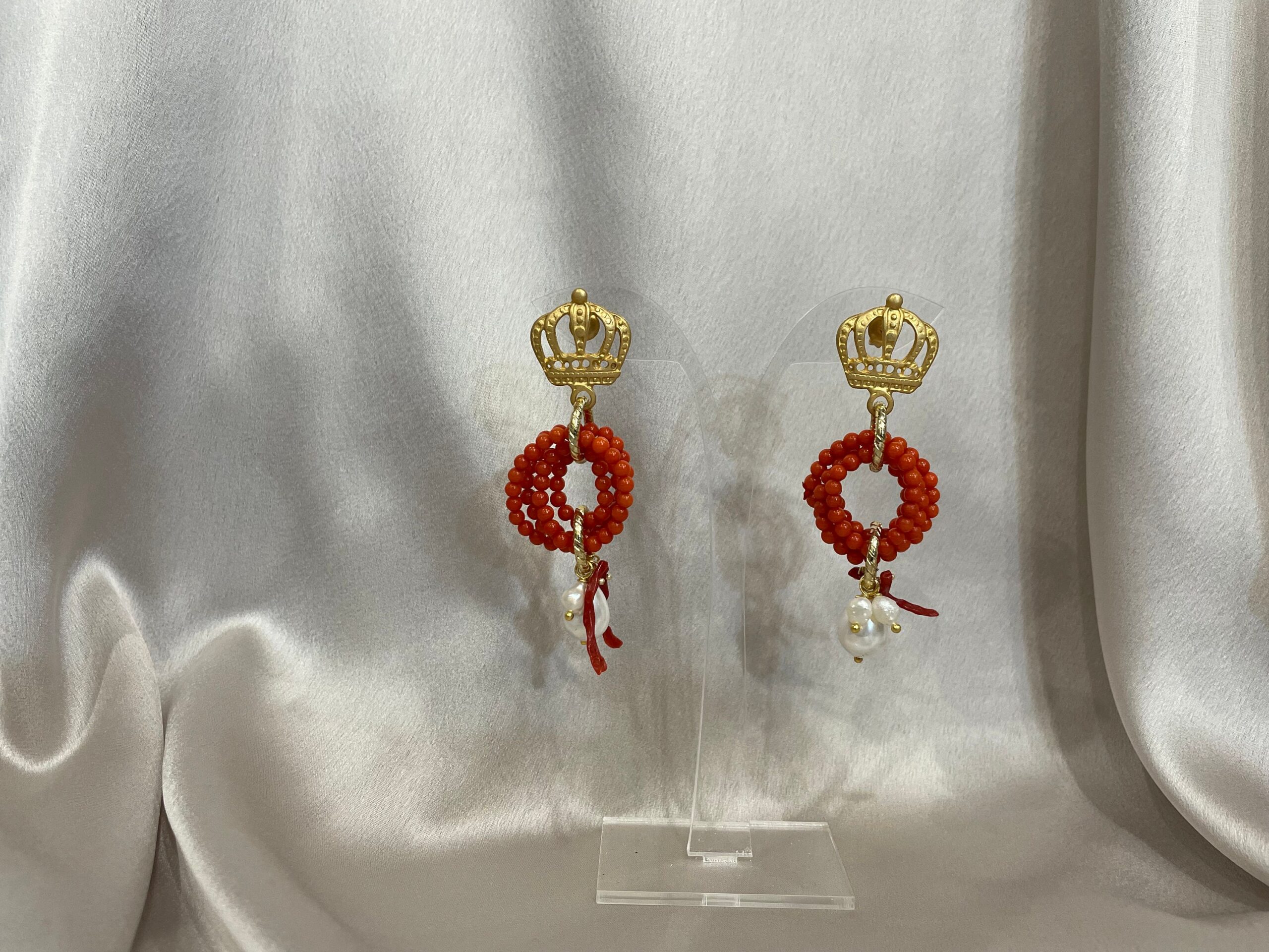 Orecchini siciliani, anelli di Lava o di Corallo, Corona in Zama oro, rami di corallo e perle, orecchini compositi, regalo per lei Orecchini caratteristici siciliani