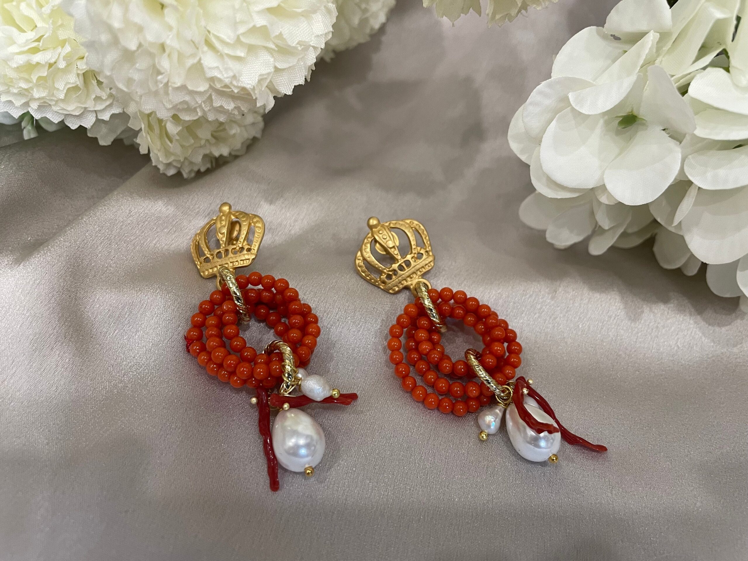 Orecchini siciliani, anelli di Lava o di Corallo, Corona in Zama oro, rami di corallo e perle, orecchini compositi, regalo per lei Orecchini caratteristici siciliani