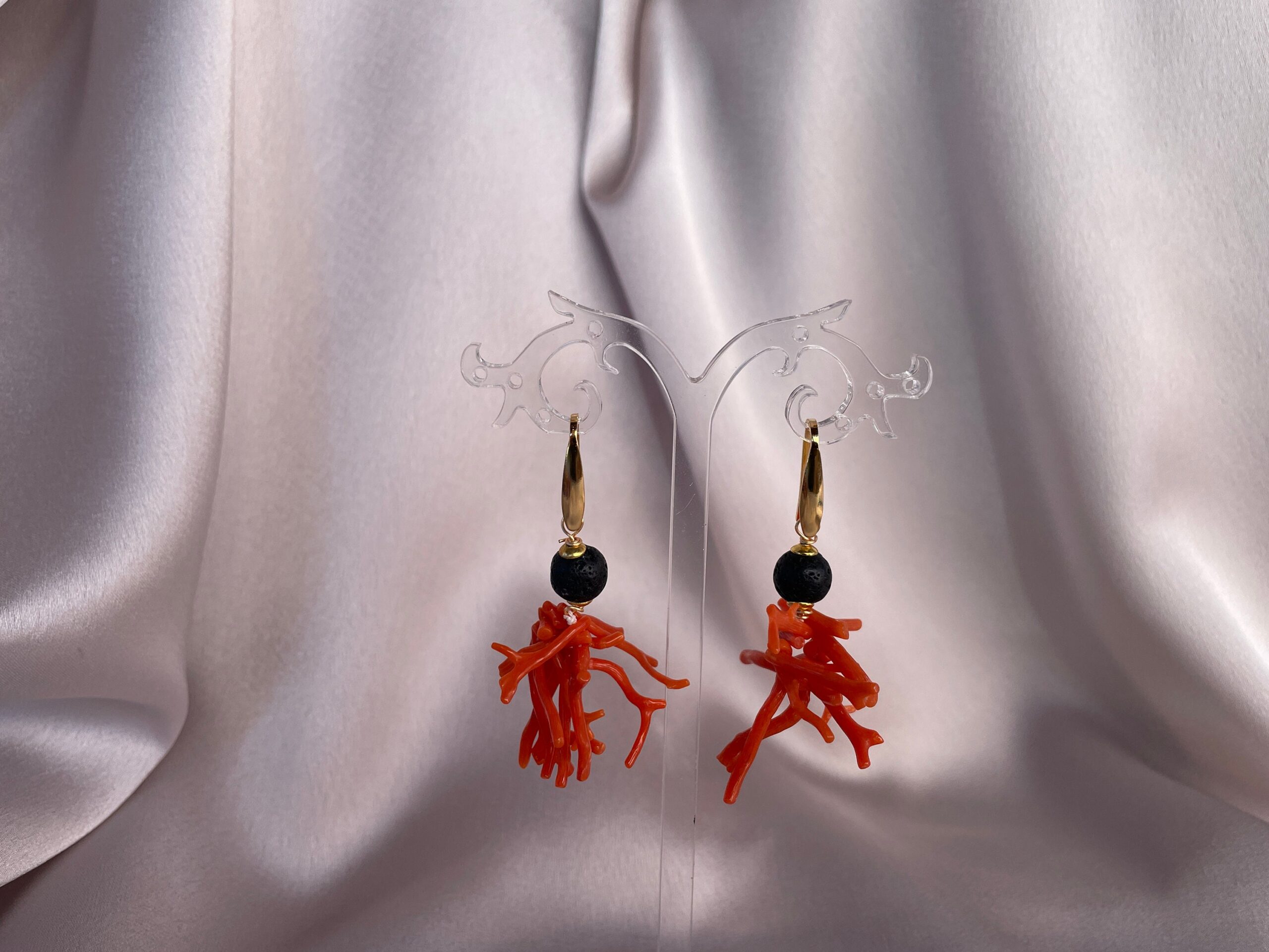 Orecchini con grappolo di rami di corallo autentico del Mediterraneo, perla turchese, orecchini siciliani, regalo per lei. Corallo del Mediterraneo