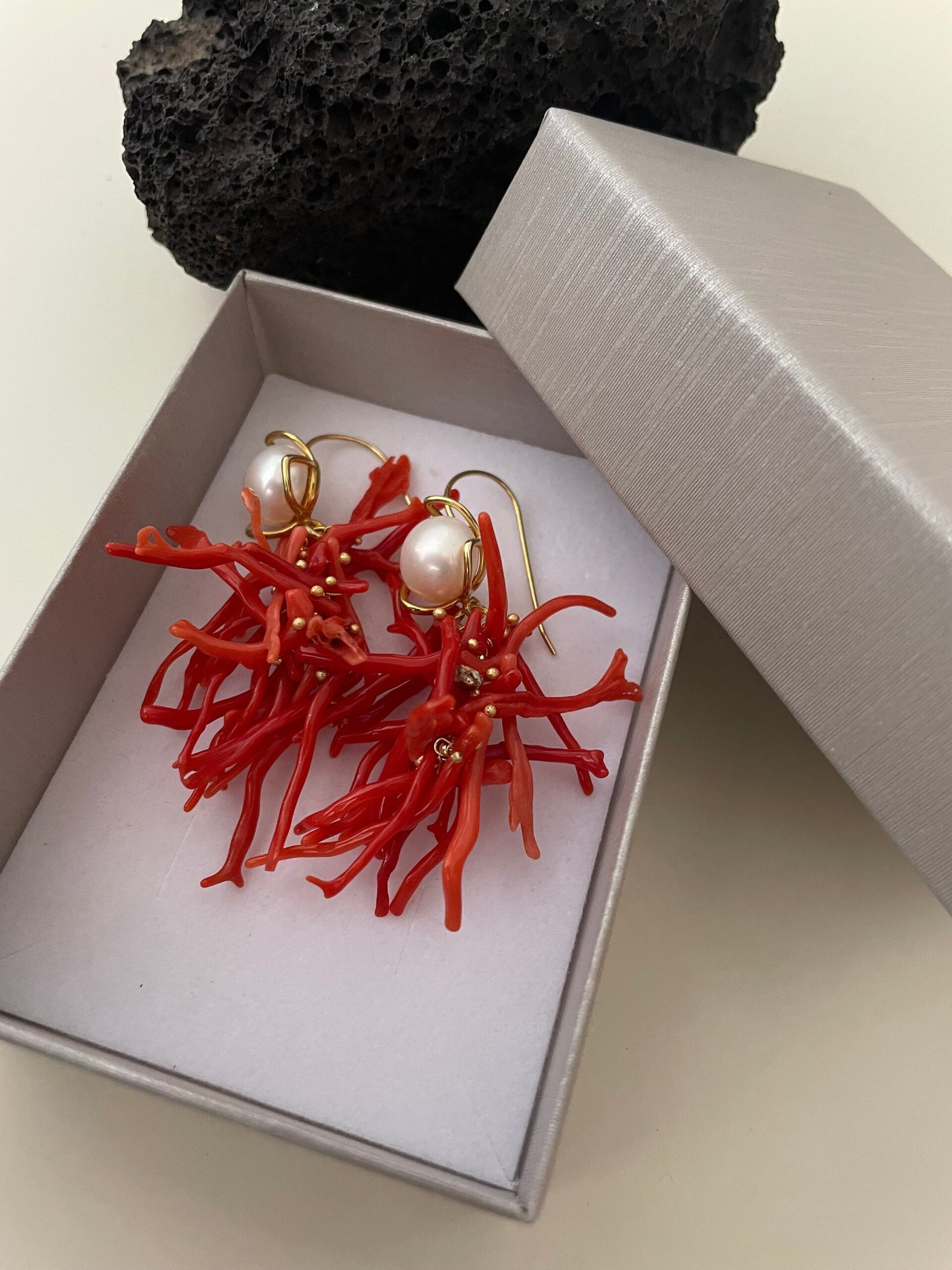 Orecchini argento 925, orecchini perla barocca, cascata di rami di corallo autentico del Mediterraneo, orecchini siciliani, regalo per lei Corallo del Mediterraneo