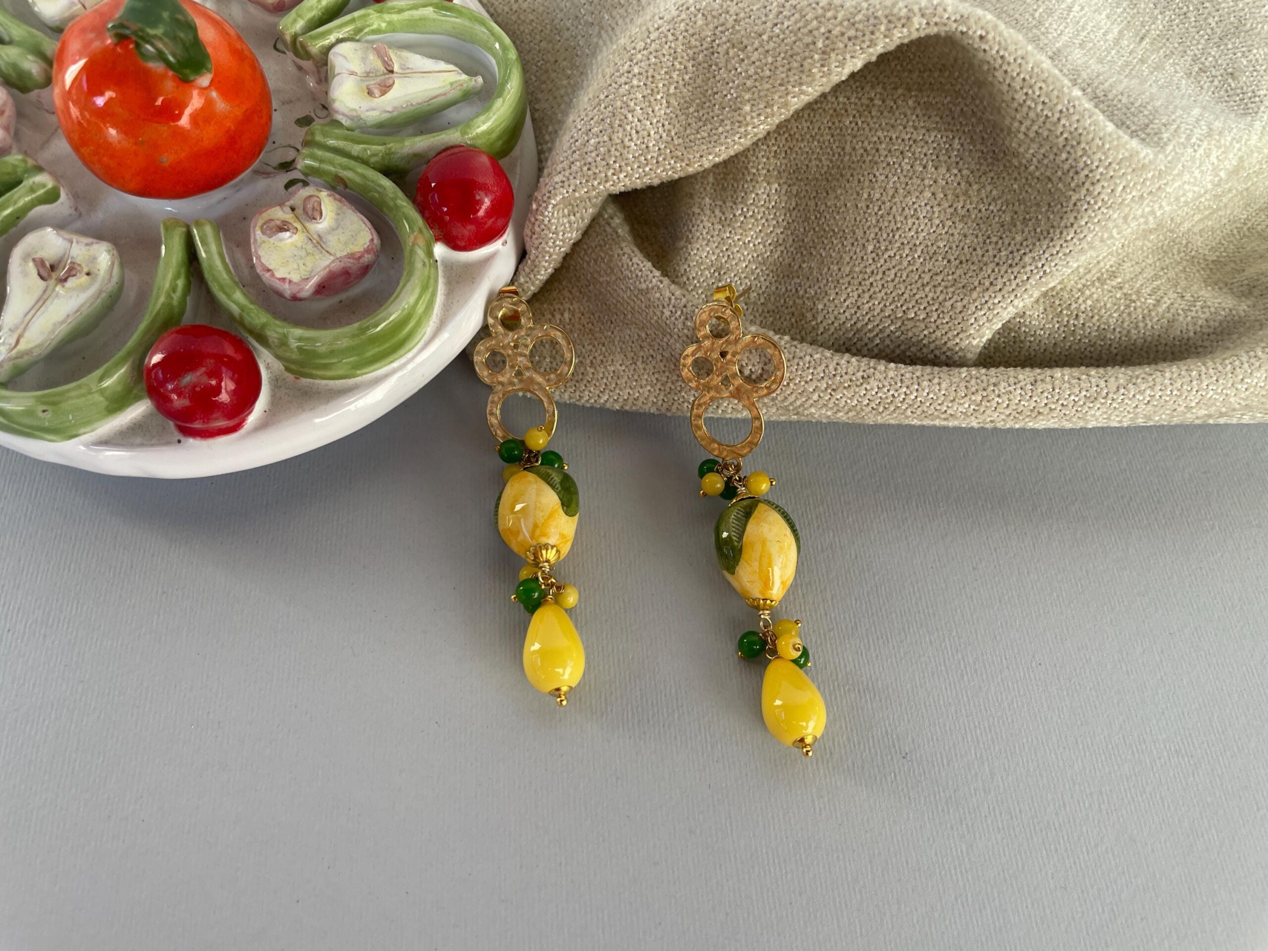 Orecchini siciliani, orecchini Limoni, orecchini gialli, ceramica di Caltagirone, limoni dipinti a mano. Limoni e Agrumi