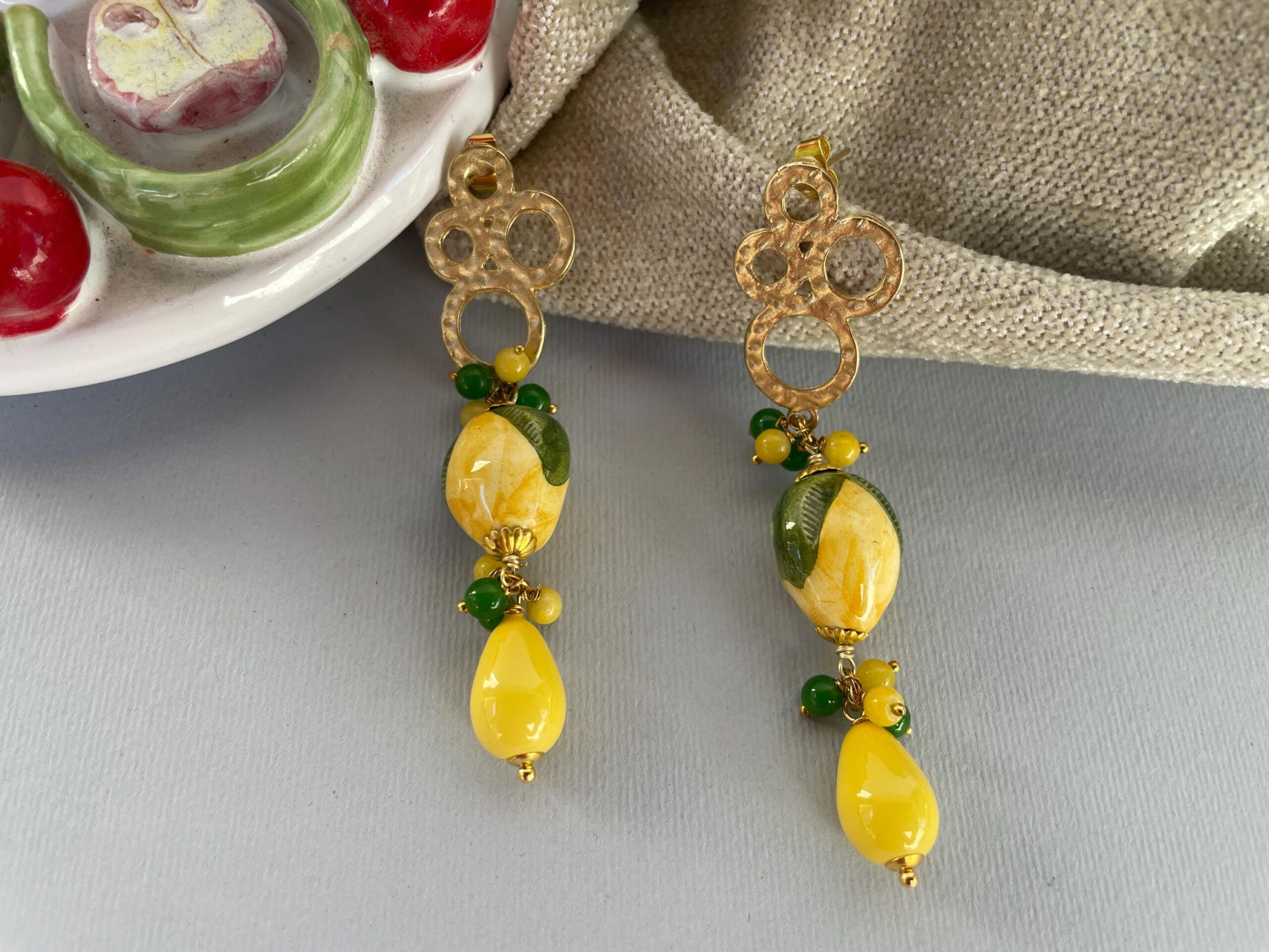 Orecchini siciliani, orecchini Limoni, orecchini gialli, ceramica di Caltagirone, limoni dipinti a mano. Limoni e Agrumi