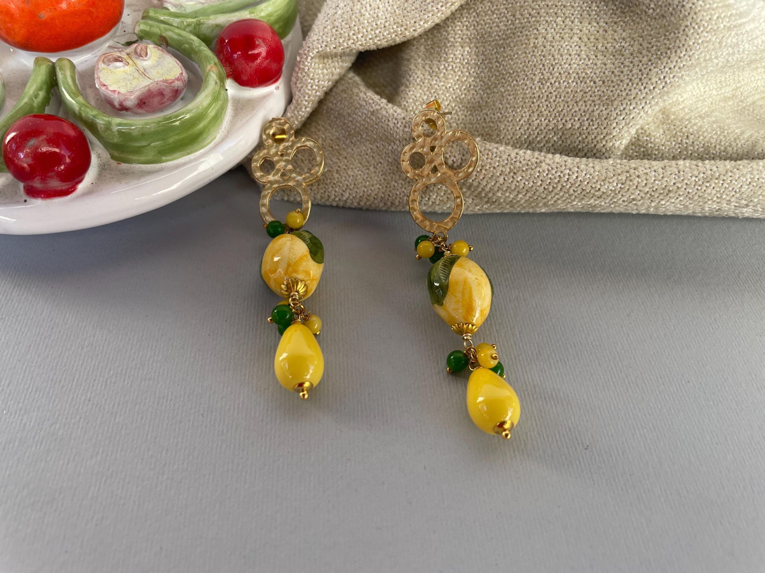 Orecchini siciliani, orecchini Limoni, orecchini gialli, ceramica di Caltagirone, limoni dipinti a mano. Limoni e Agrumi