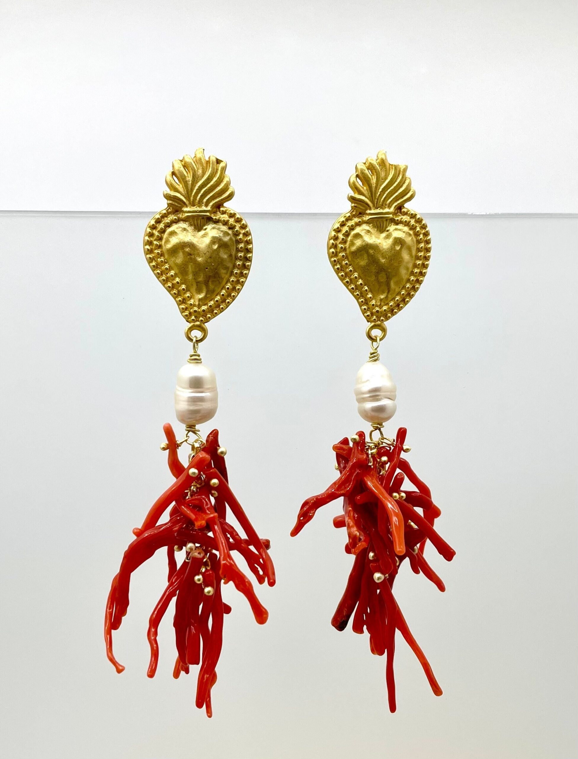 Orecchini siciliani, orecchini con cuore sacro, orecchini grappolo corallo autentico, orecchini maxi, perla barocca e rami di corallo vero Corallo del Mediterraneo