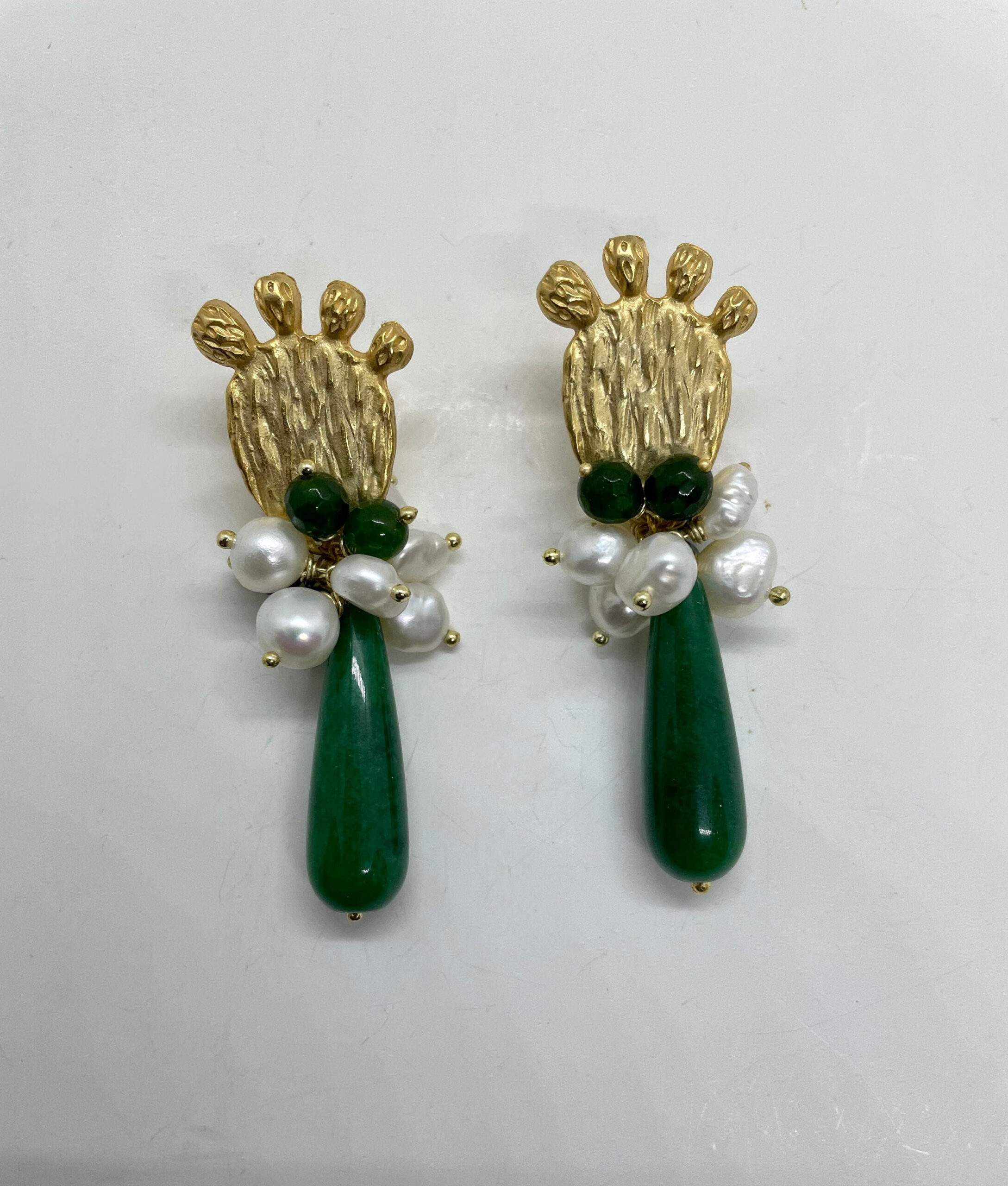 Orecchini pendenti a grappolo, ficodindia, composizione perle di fiume e perle verdi regalo per lei. Fichi d'India e cactus