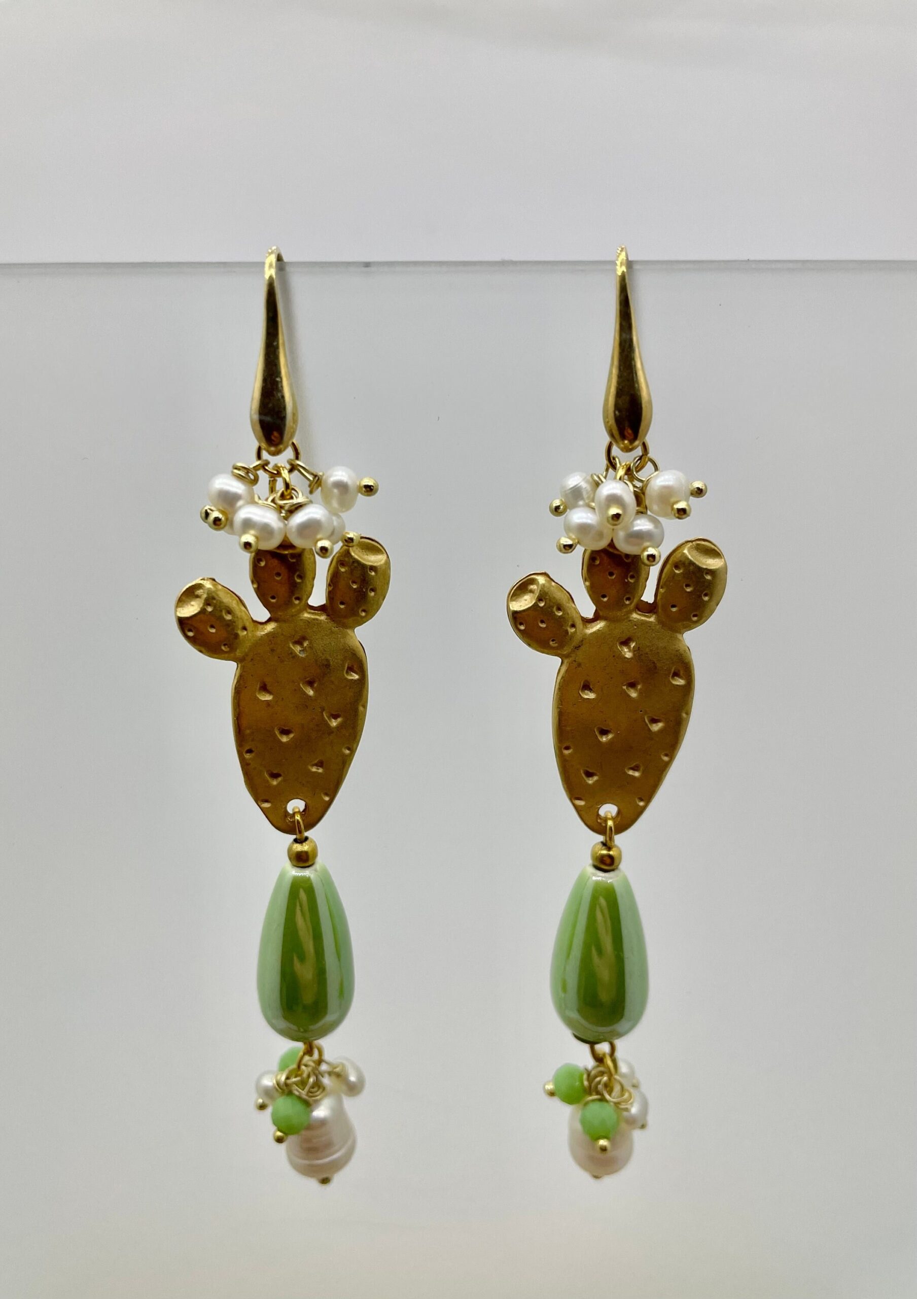Orecchini lunghi, fico d’india ottone, ceramica, grappolo perle e agata verde Fichi d'India e cactus