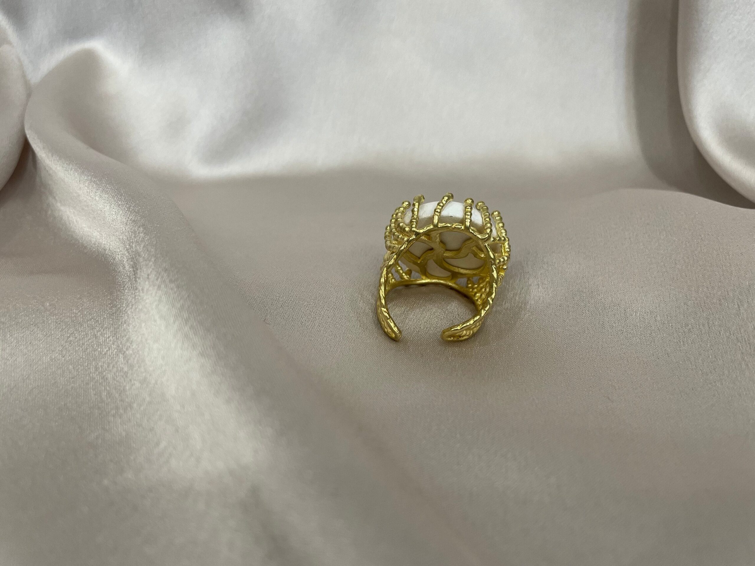 Anello siciliano, anello ceramica di caltagirone, ruota di carretto, anello maxi, anello regolabile, anello ottone e caramica. Anelli artigianali siciliani