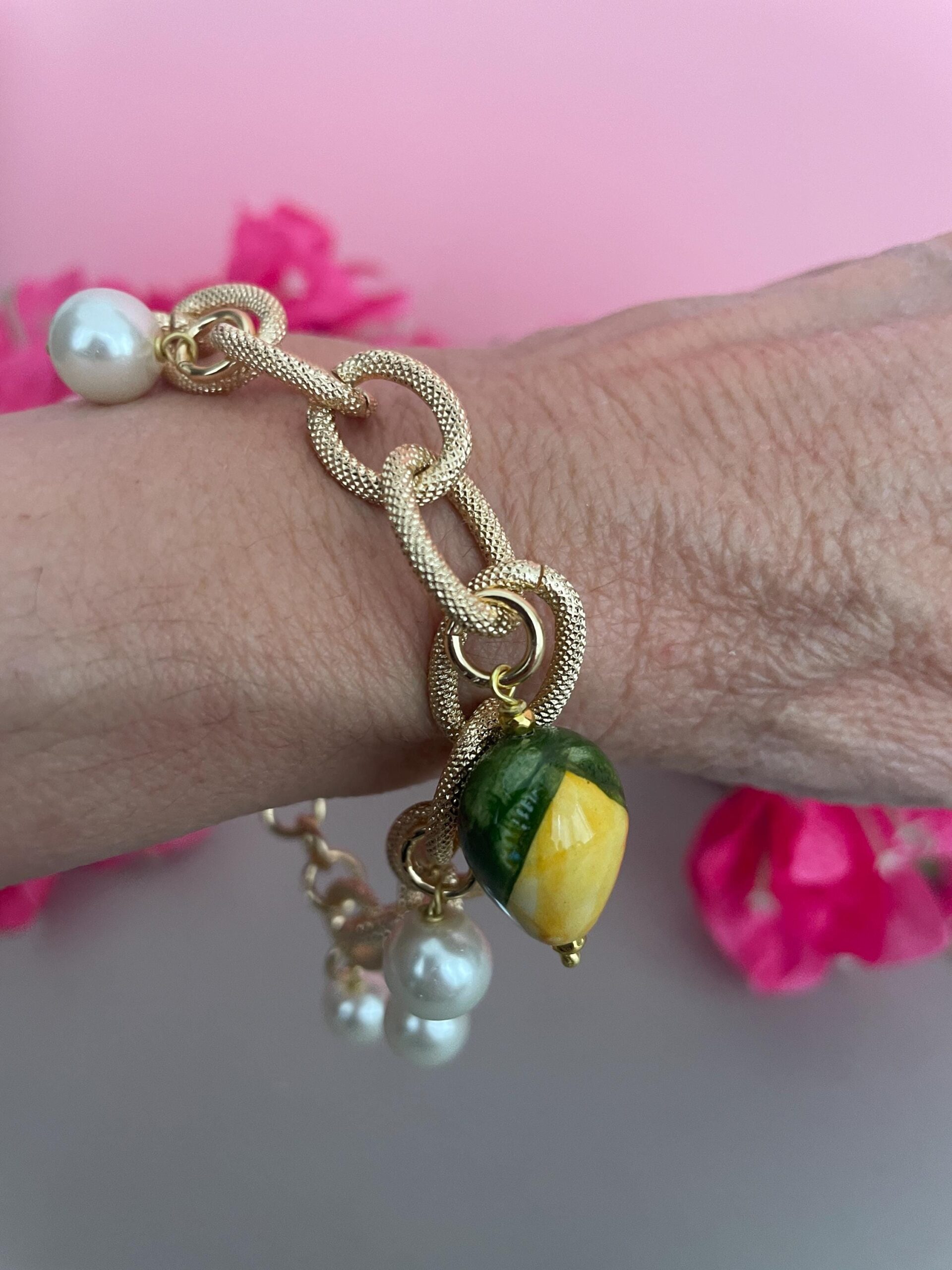 Bracciale Sikelia, Limone di ceramica di Caltagirone, bracciale unisex, perle verdi o bianche, bracciale siciliano. Bracciali caratteristici siciliani