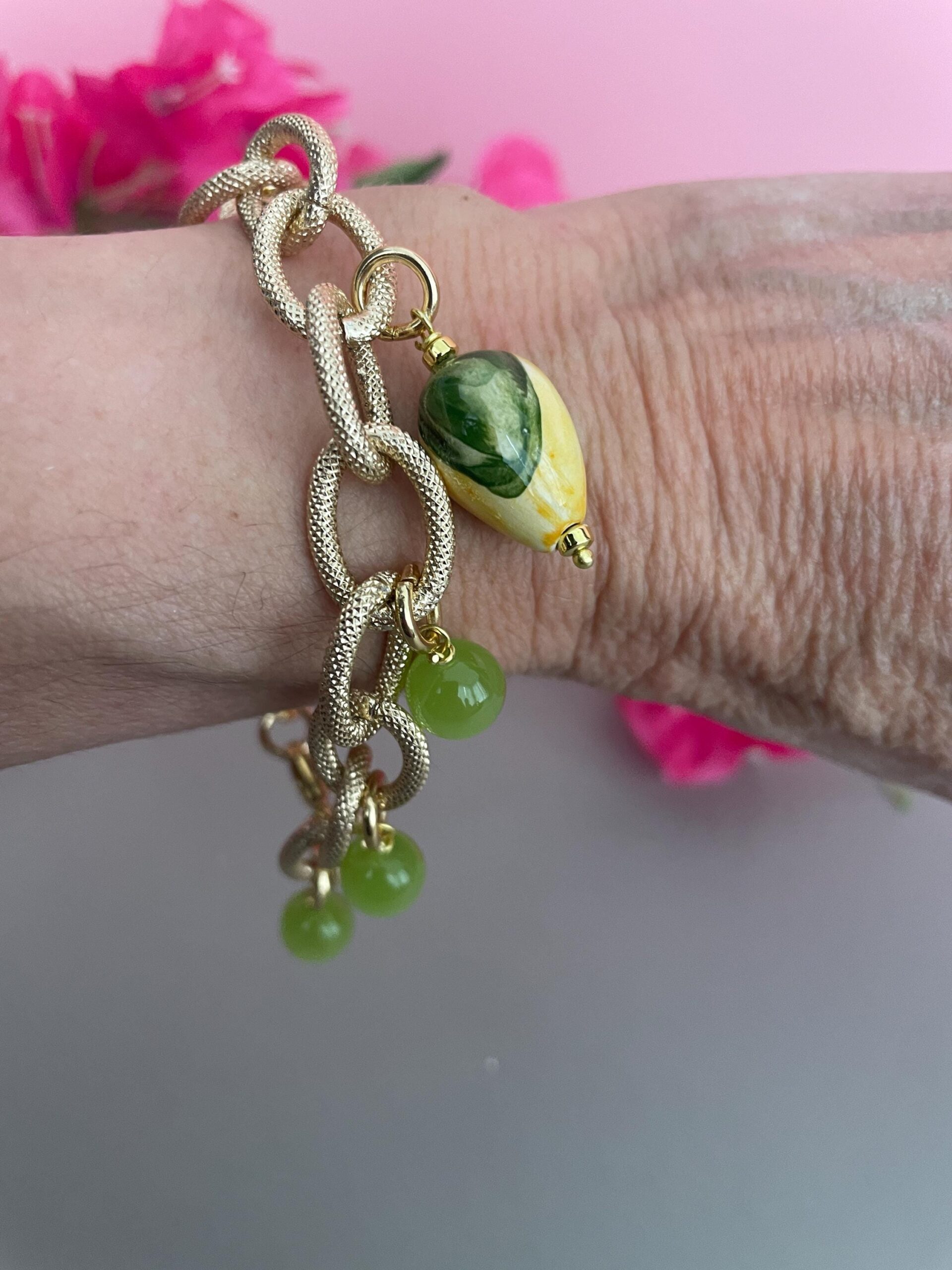 Bracciale Sikelia, Limone di ceramica di Caltagirone, bracciale unisex, perle verdi o bianche, bracciale siciliano. Bracciali caratteristici siciliani