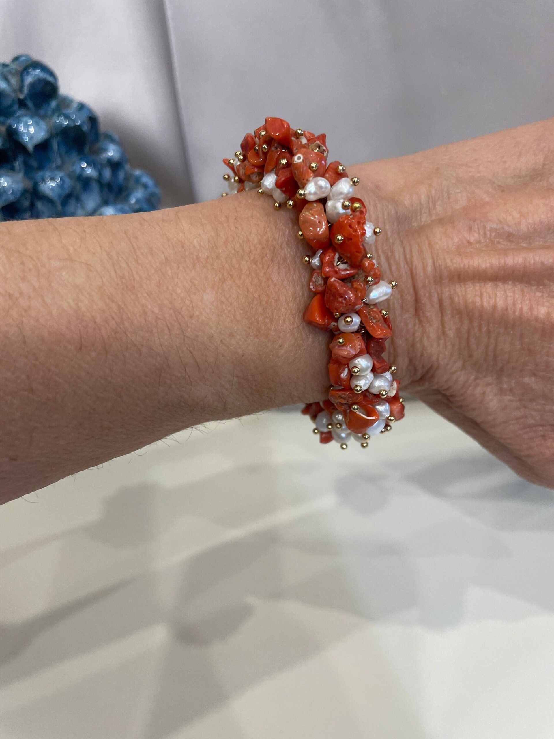 Bracciale Sikelia, Bracciale siciliano, bracciale elastico, corallo autentico, perle di fiume, bracciale corallo rosso, regalo laurea. Bracciali caratteristici siciliani
