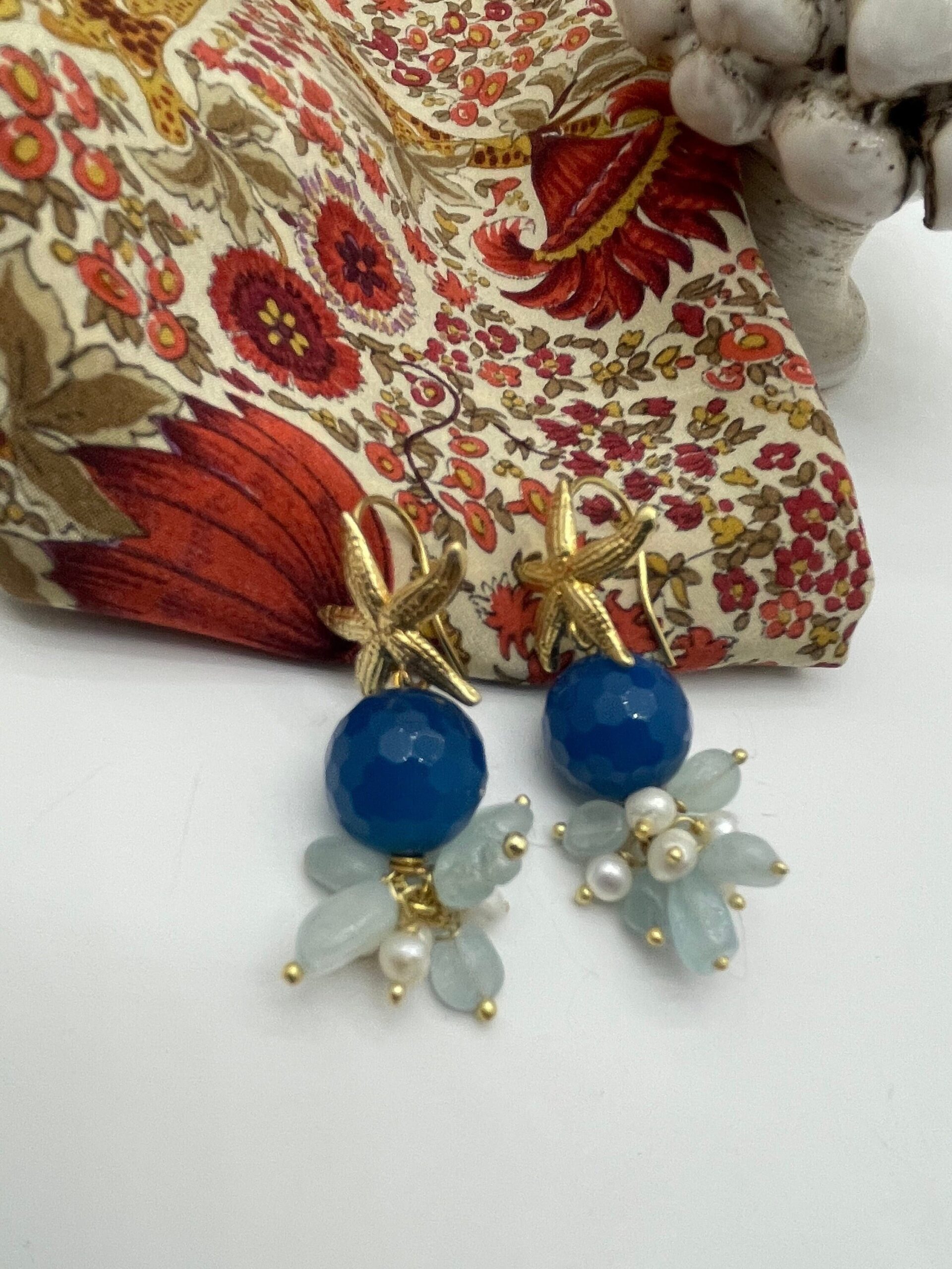 Orecchini argento 925, gancio a stella, perla in agata blu, acquamarina e perle di fiume. regalo per lei. Orecchini pietre dure
