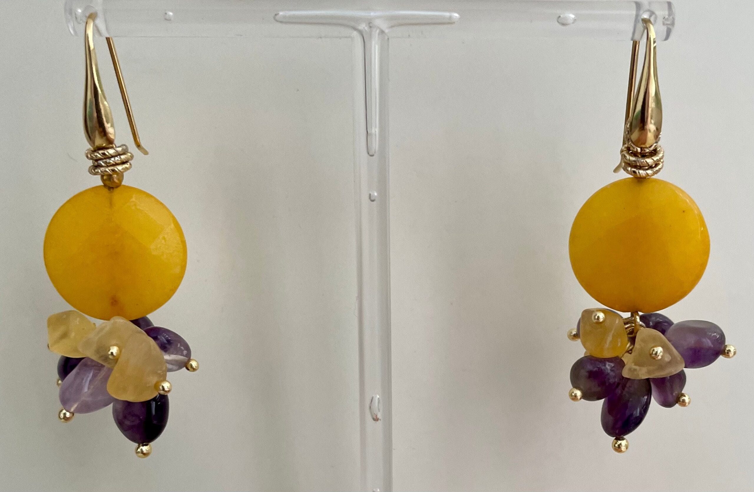 Orecchini a grappolo giallo e viola, agata gialla, ametista, tormalina gialla, composizione di pietre, argento 925, sposa. Orecchini pietre dure