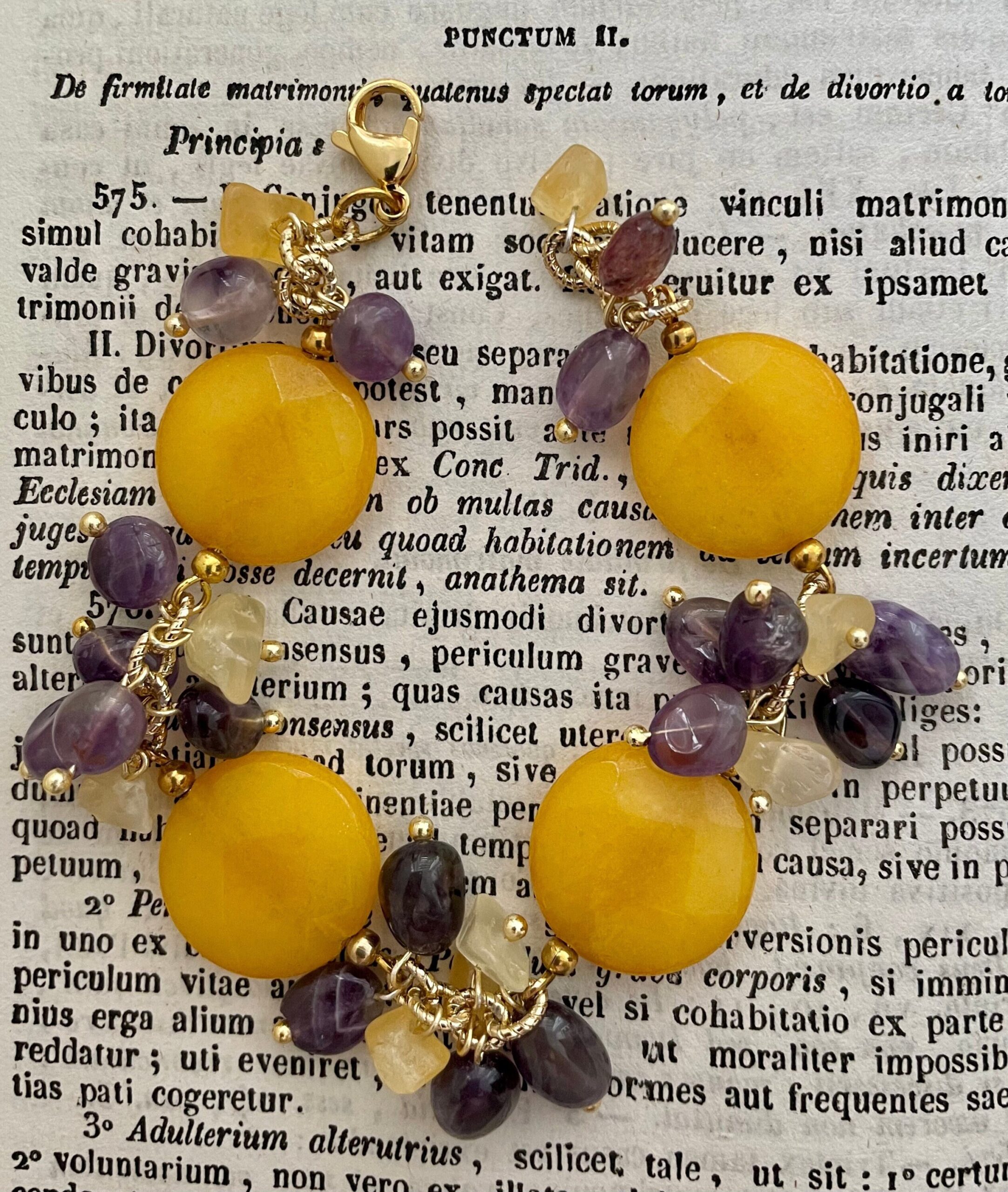 Orecchini a grappolo giallo e viola, agata gialla, ametista, tormalina gialla, composizione di pietre, argento 925, sposa. Orecchini pietre dure