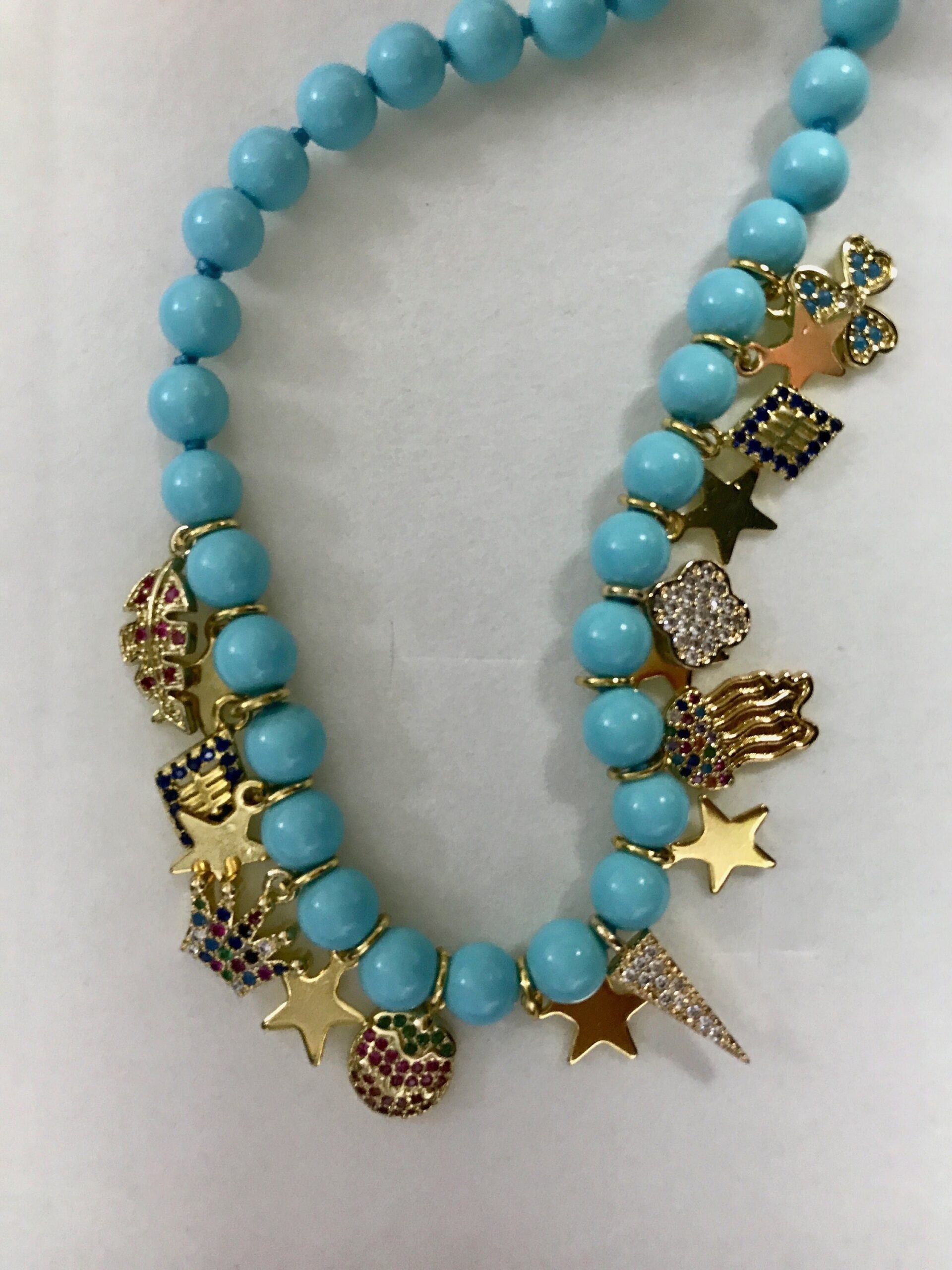 Collana girocollo turchese con vari charms. Collane pietre dure