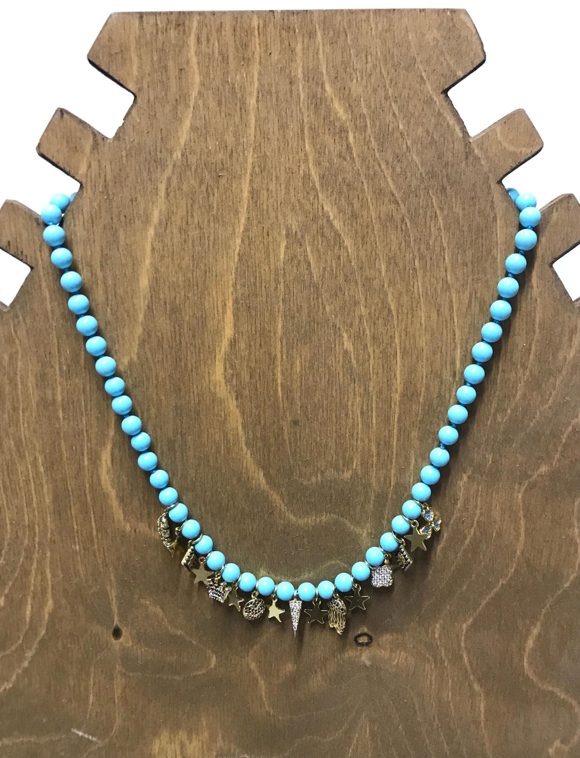 Collana girocollo turchese con vari charms. Collane pietre dure
