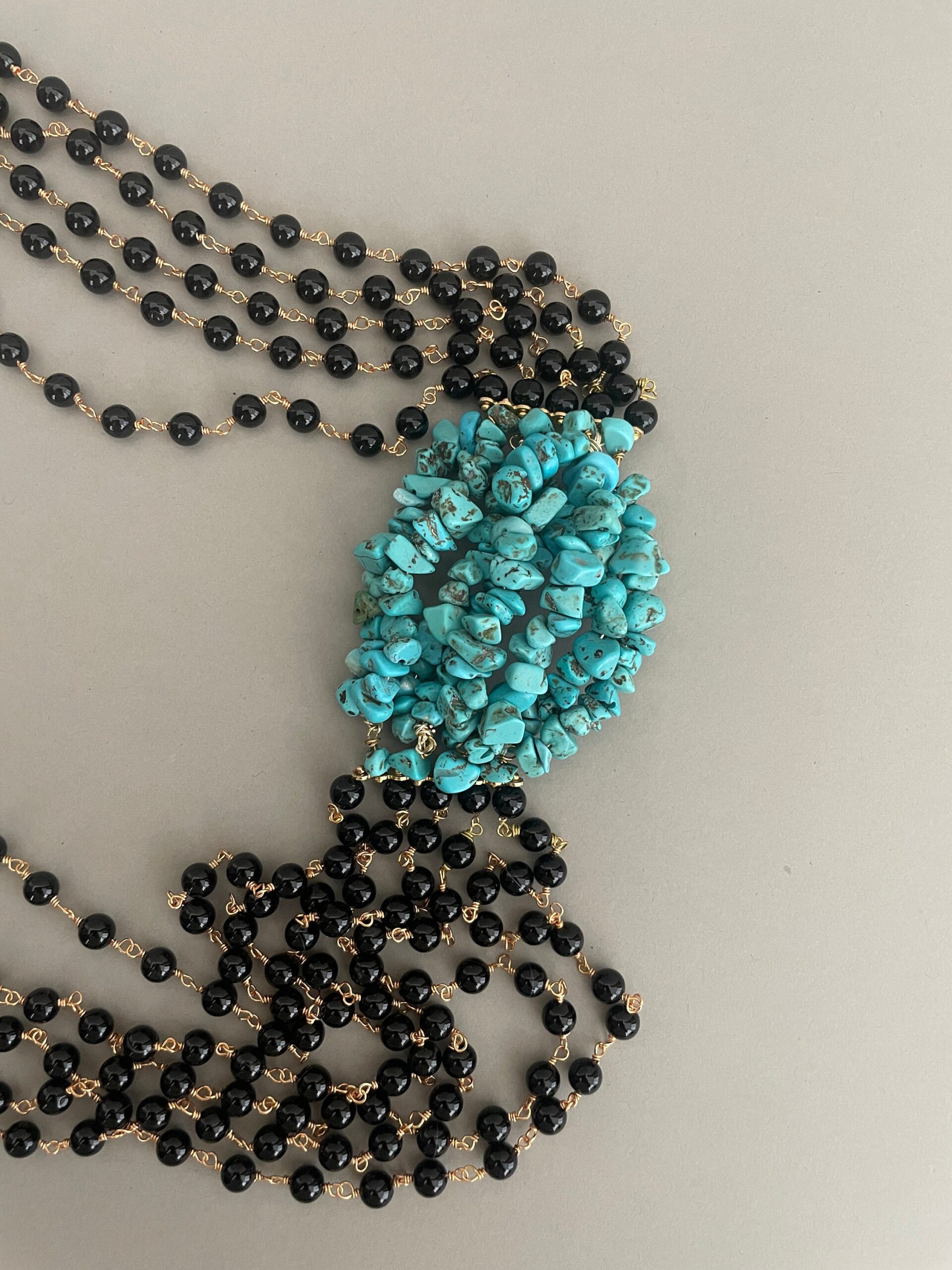 Collana multifilo, catena Rosario con perle di Onice,  grande grappolo di chips di Aulite, collana lunga, regalo per lei. Collane pietre dure