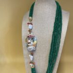 Collana siciliana multifilo con cristalli verdi e Testa di moro di ceramica di Caltagirone. Collane caratteristiche siciliane