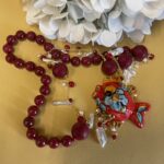Collana siciliana artigianale con pesce in ceramica di Caltagirone, Agata rossa e perle naturali. Collane caratteristiche siciliane