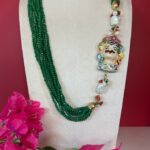 Collana siciliana multifilo con cristalli verdi e Testa di moro di ceramica di Caltagirone. Collane caratteristiche siciliane