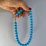 Collana con perle turchesi, resina italiana di alta qualità, girocollo con maxi boules, collana con ciondoli, regalo per lei. Collane artigianali di Resina