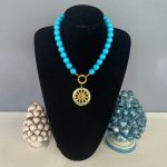 Collana maxi boules, collana turchese, collana resina, Ruota carretto di ceramica di Caltagirone, collana corta, resina italiana, per lei. Collane artigianali di Resina