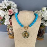 Collana maxi boules, collana turchese, collana resina, Ruota carretto di ceramica di Caltagirone, collana corta, resina italiana, per lei. Collane artigianali di Resina