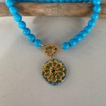 Collana maxi boules, collana turchese, collana resina, Ruota carretto di ceramica di Caltagirone, collana corta, resina italiana, per lei. Collane artigianali di Resina