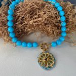 Collana maxi boules, collana turchese, collana resina, Ruota carretto di ceramica di Caltagirone, collana corta, resina italiana, per lei. Collane artigianali di Resina