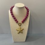 Collana maxi boules, collana viola amaranto, collana resina, ciondolo oversize stella marina, collana corta, resina italiana, per lei. Collane artigianali di Resina
