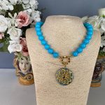 Collana maxi boules, collana turchese, collana resina, Ruota carretto di ceramica di Caltagirone, collana corta, resina italiana, per lei. Collane artigianali di Resina