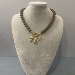 Collana estiva, collana resina color sabbia, collana conchiglie, ciondoli marini, collana resina italiana, regalo per ragazza. Collane artigianali di Resina