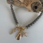 Collana estiva, collana resina color sabbia, collana conchiglie, ciondoli marini, collana resina italiana, regalo per ragazza. Collane artigianali di Resina