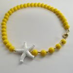 Collana da mare, collana gialla, collana girocollo con stella marina, collana resina, collana estiva, regalo ragazza, regalo per lei. Collane artigianali di Resina