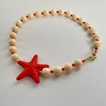 Collana girocollo perle osso, collana con grande stella, chocker resina osso e stella arancione, collana estiva, regalo per lei. Collane artigianali di Resina